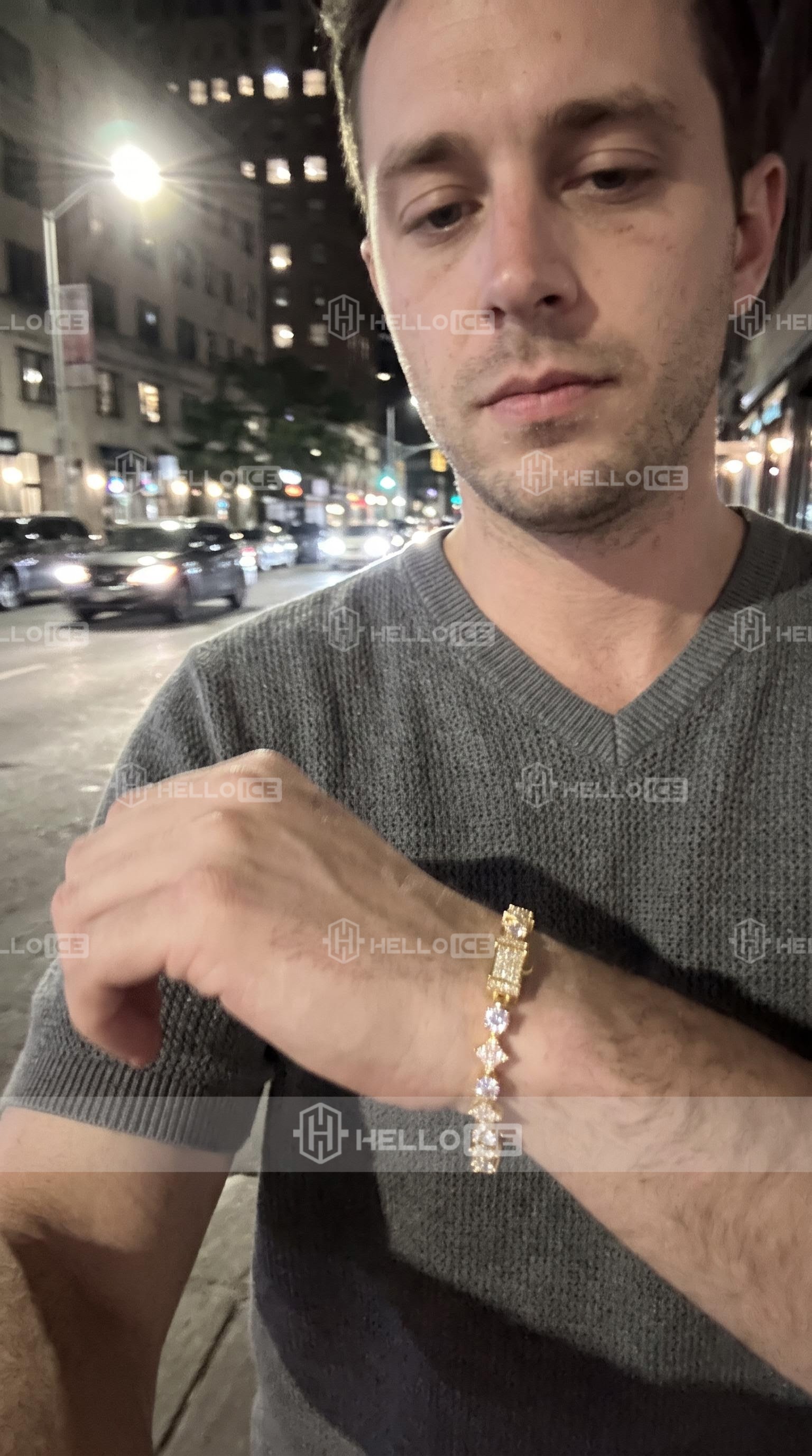 Helloice Review Image
