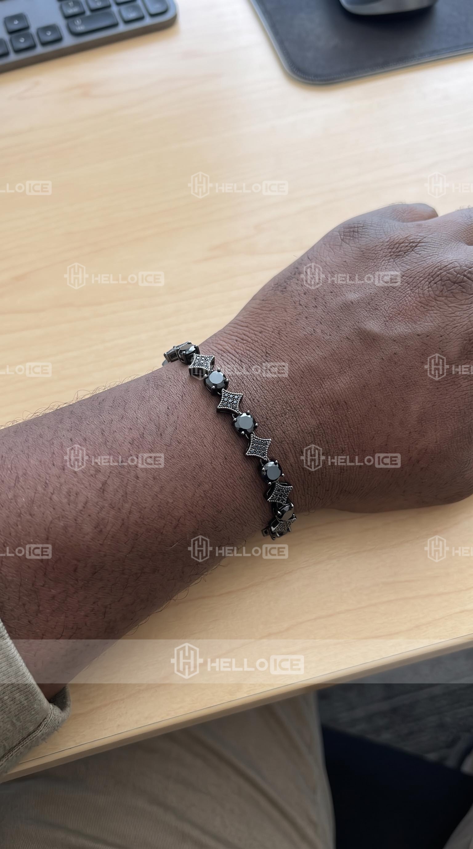 Helloice Review Image