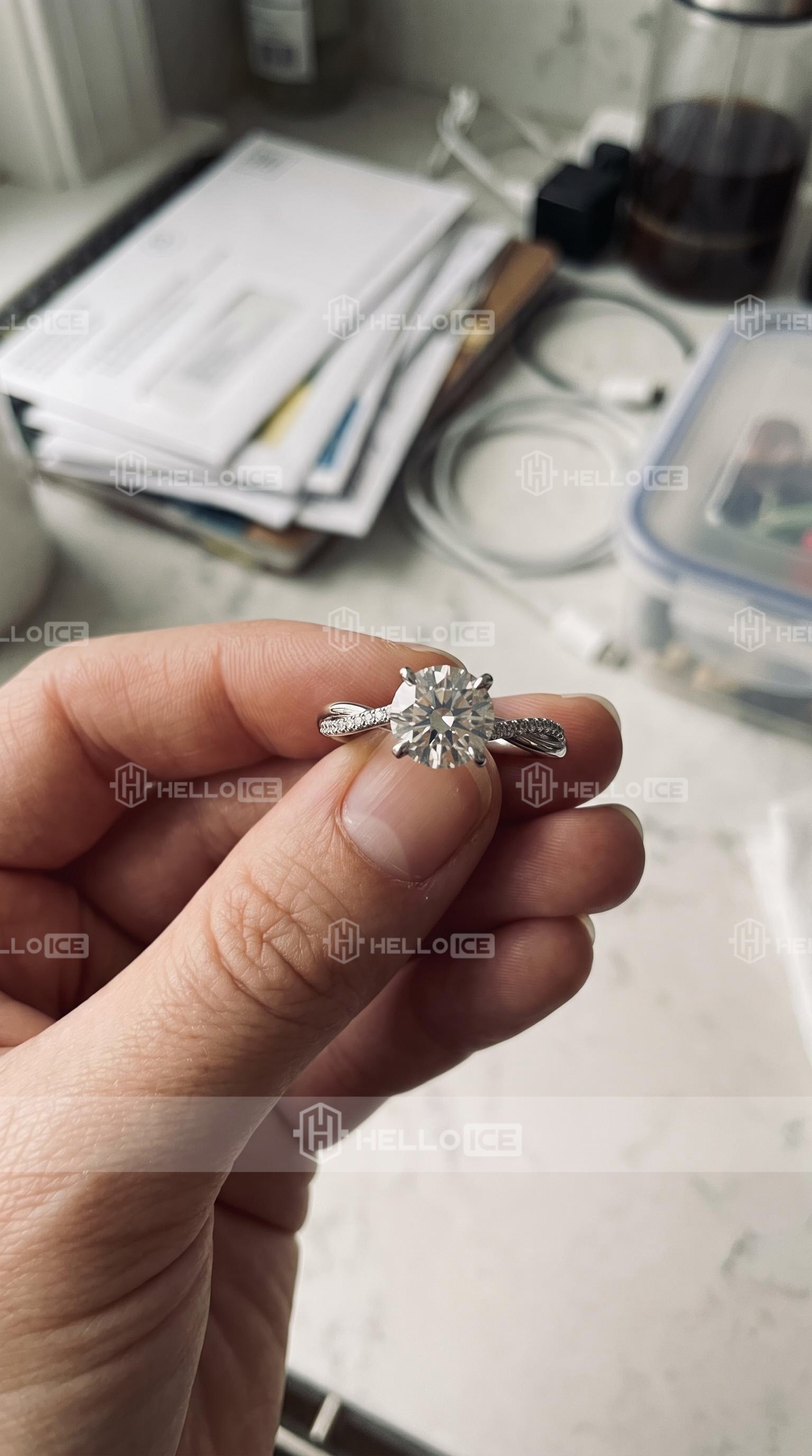 Helloice Review Image