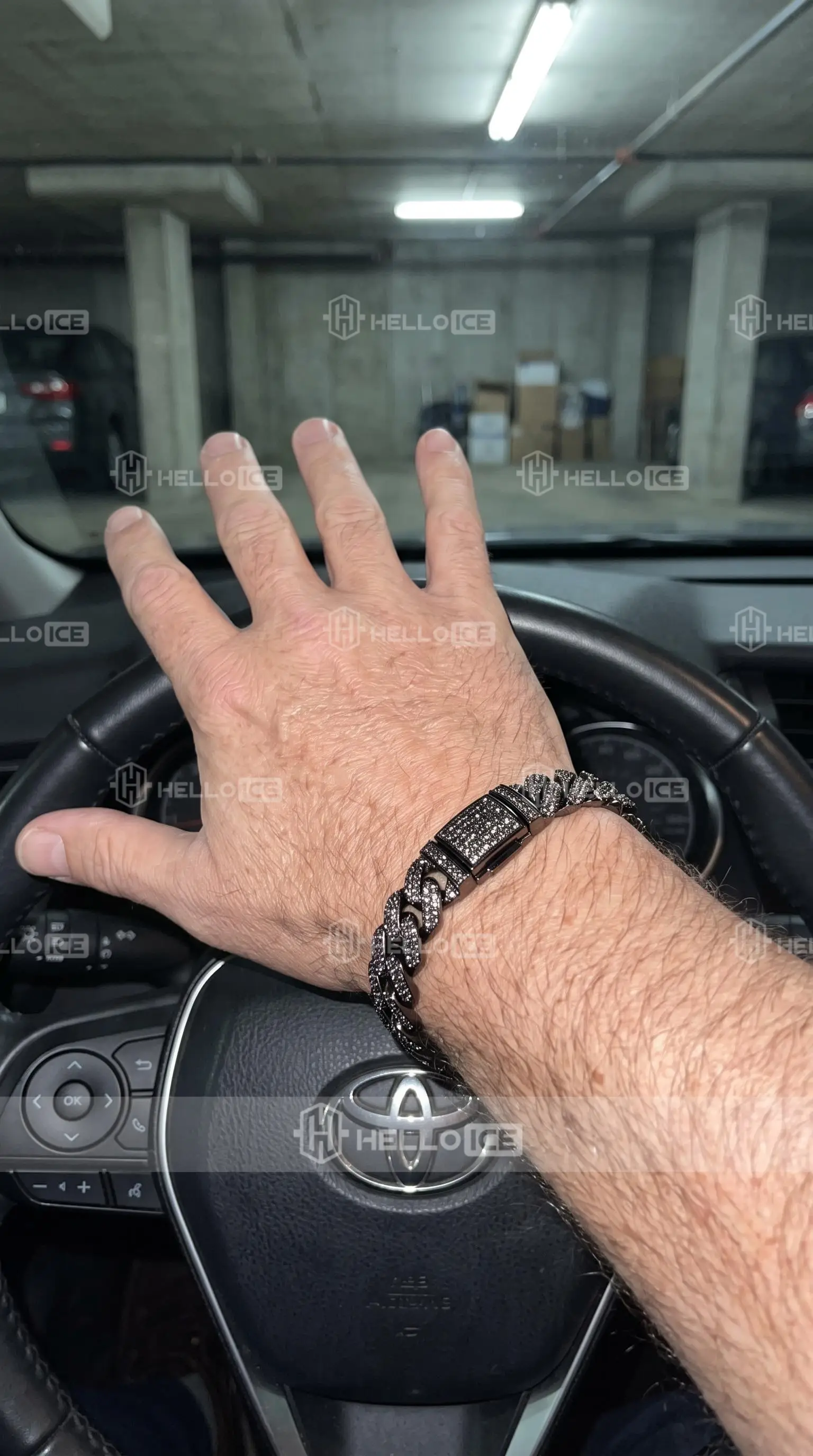 Helloice Review Image