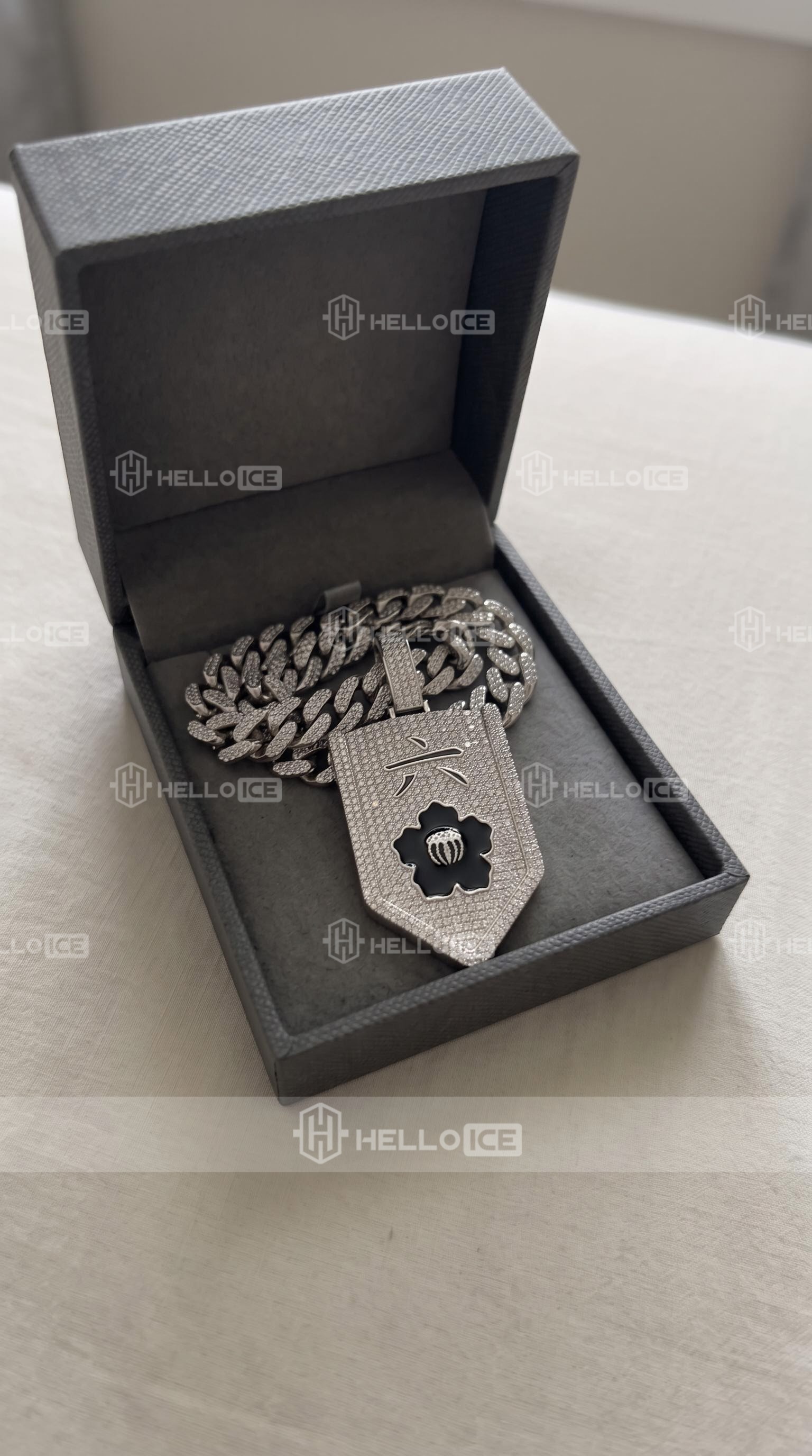 Helloice Review Image