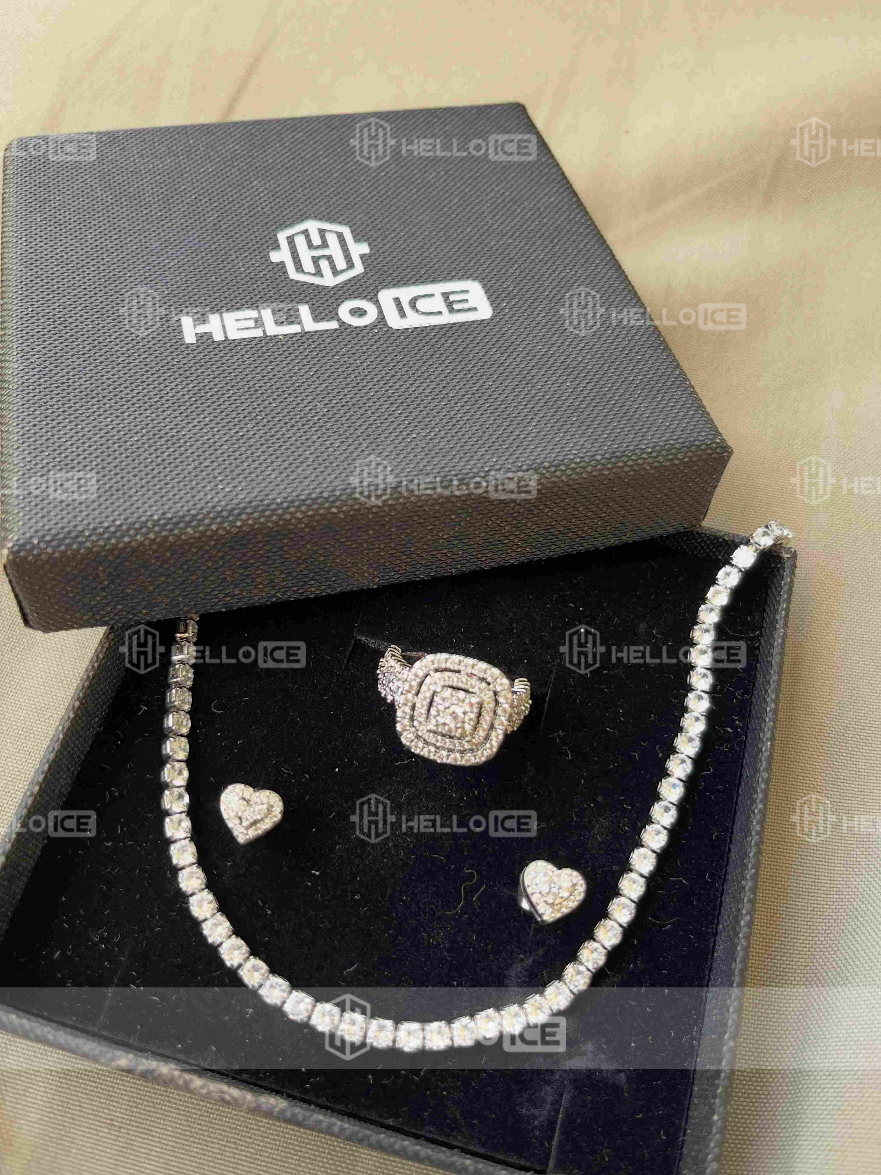 Helloice Review Image
