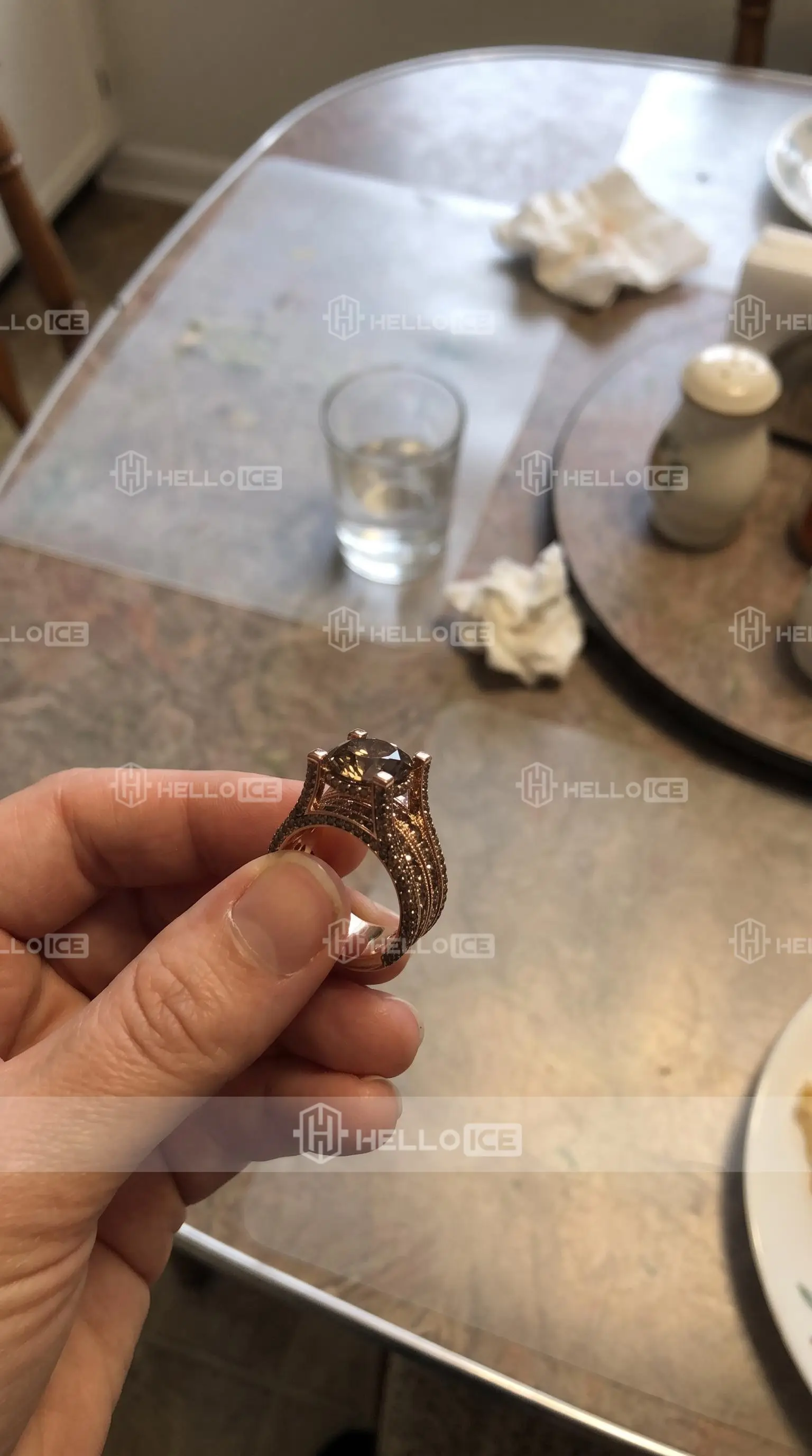 Helloice Review Image