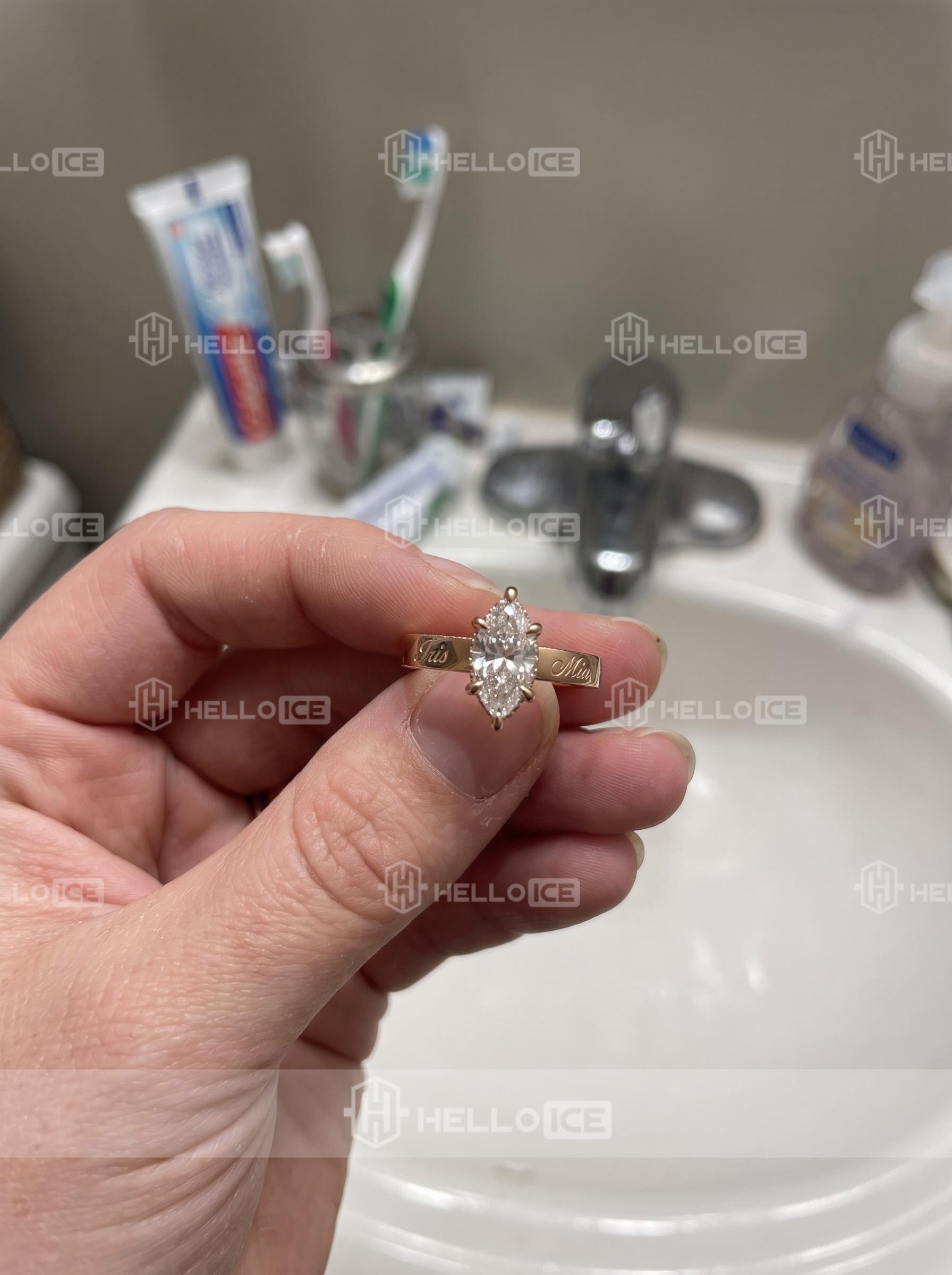 Helloice Review Image
