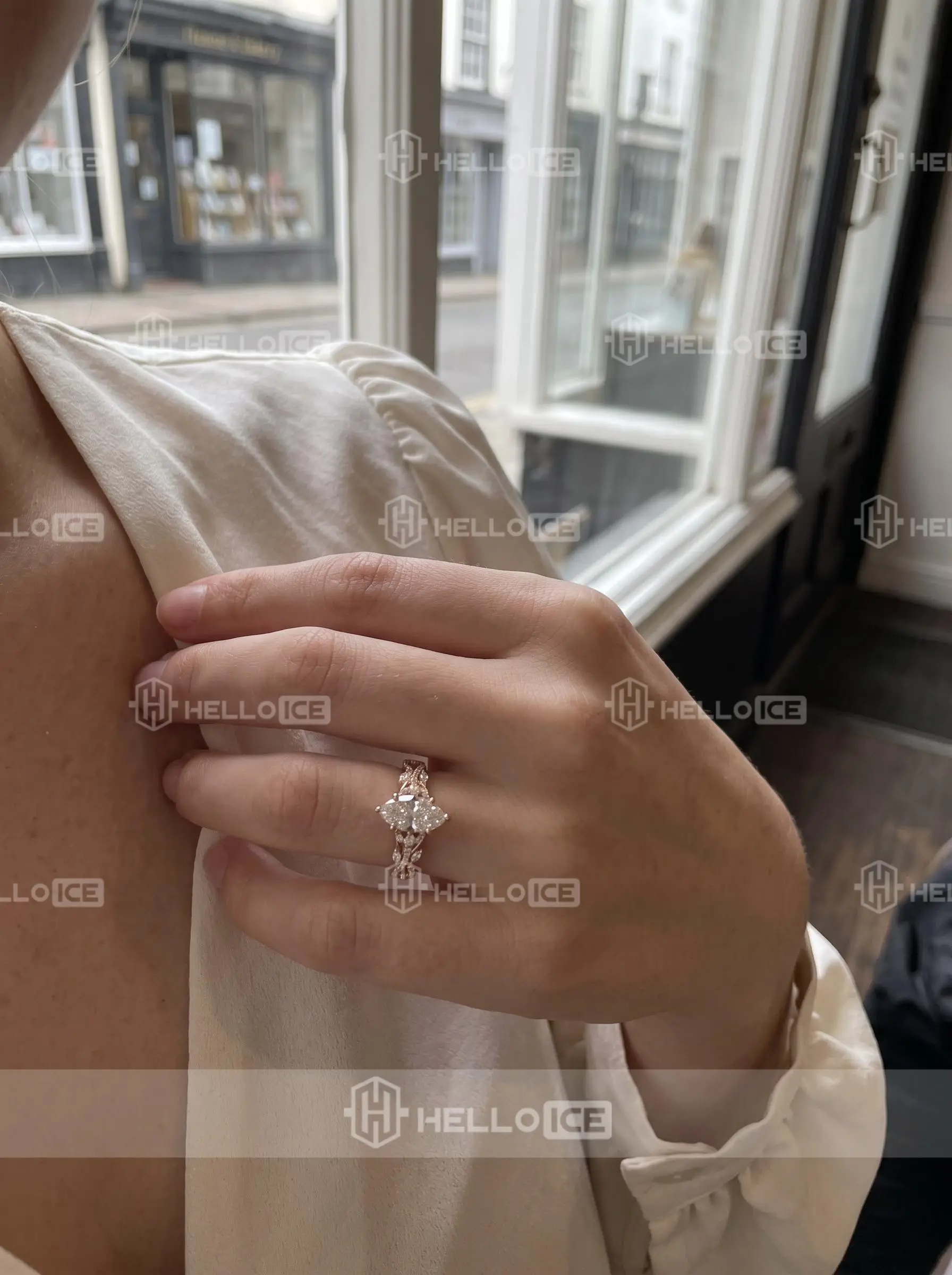 Helloice Review Image