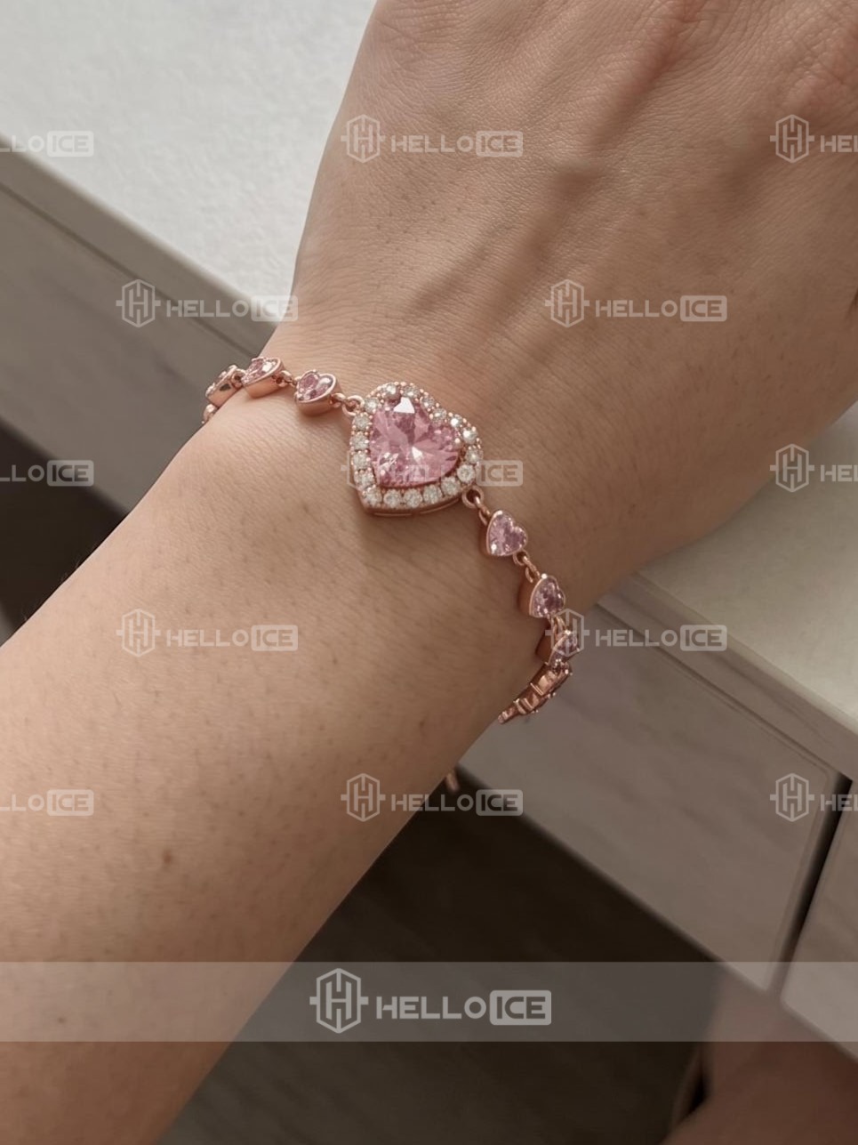 Helloice Review Image