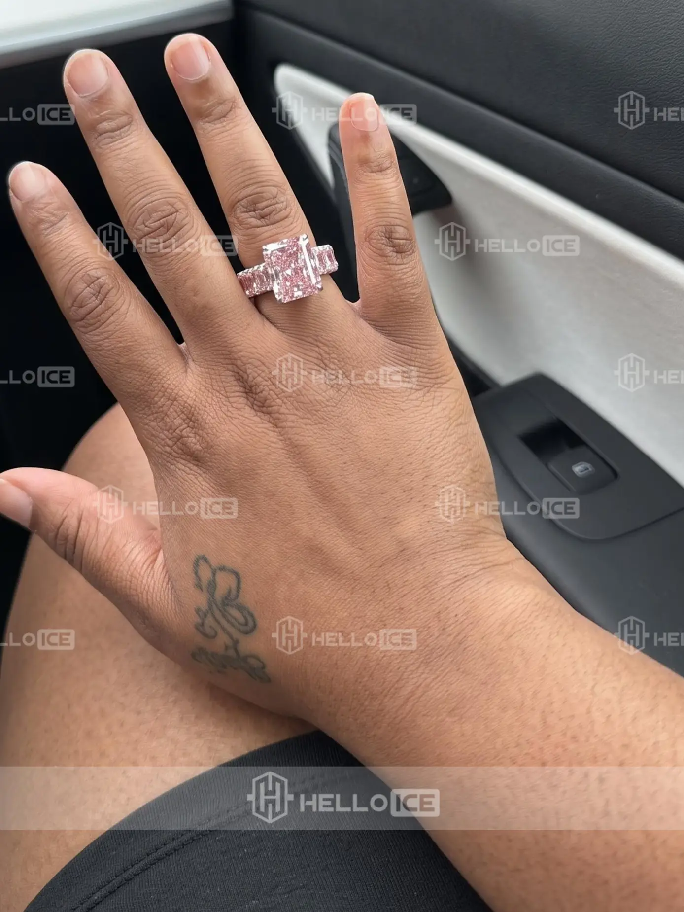 Helloice Review Image