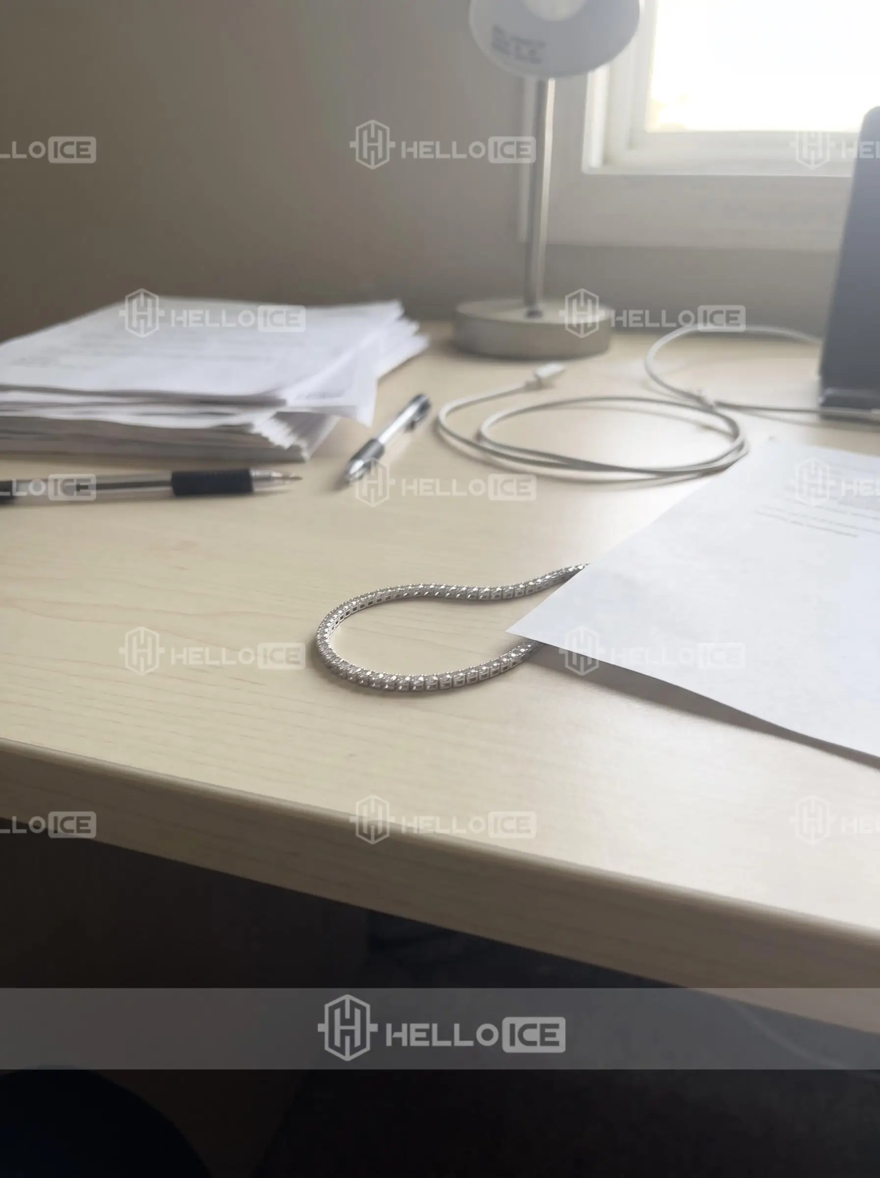 Helloice Review Image