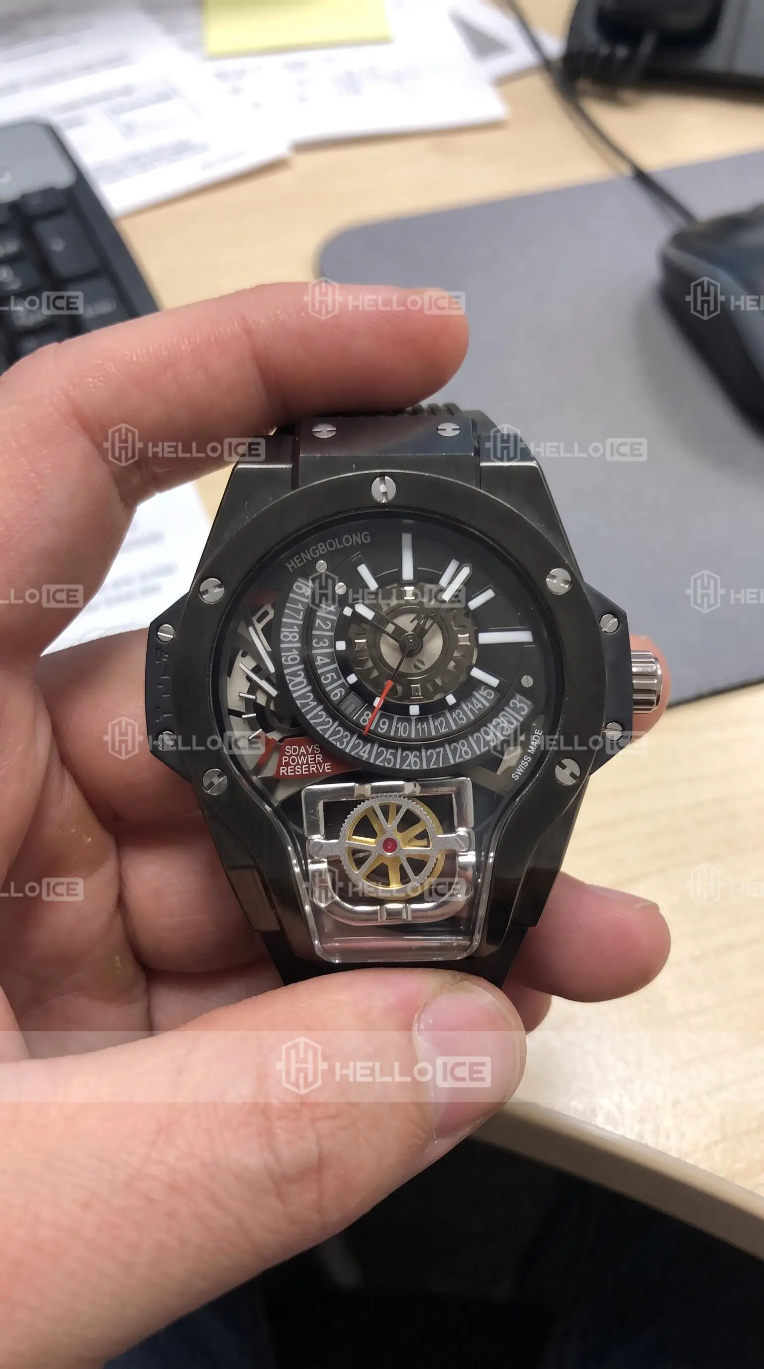 Helloice Review Image