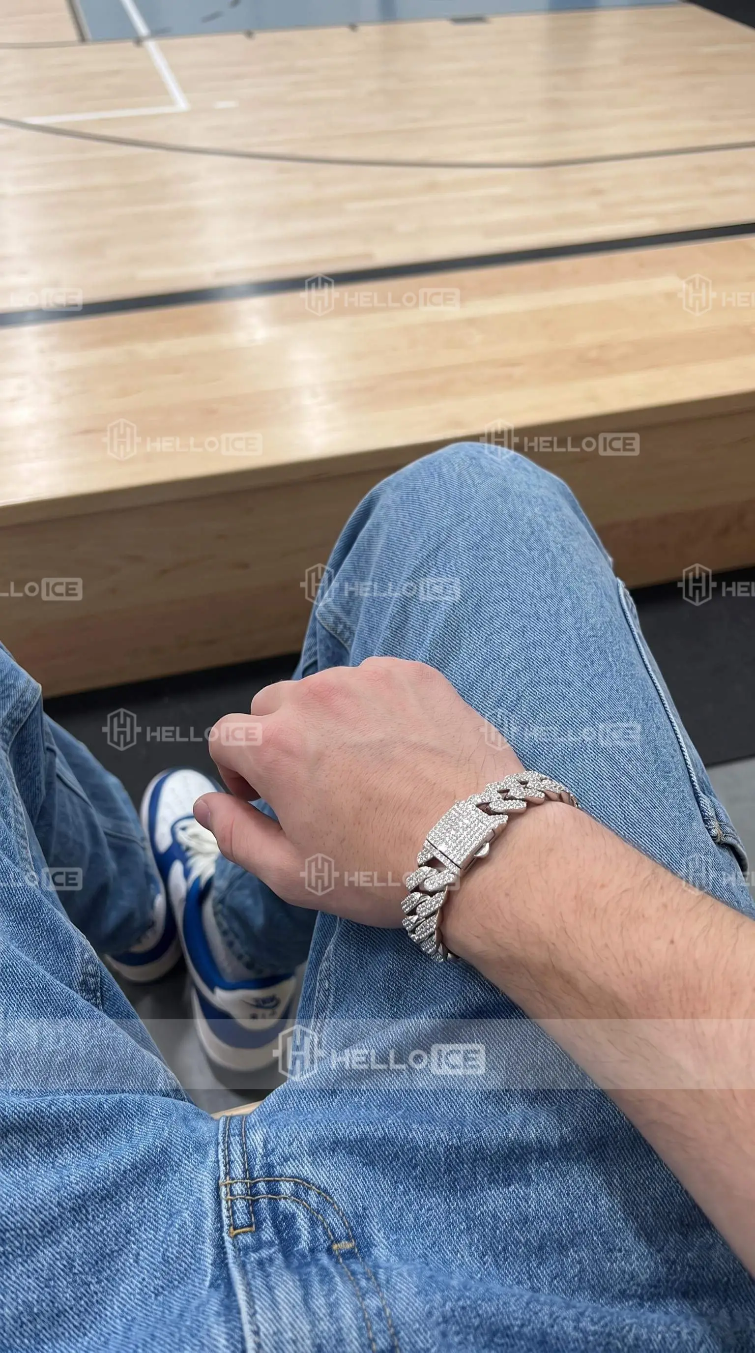 Helloice Review Image