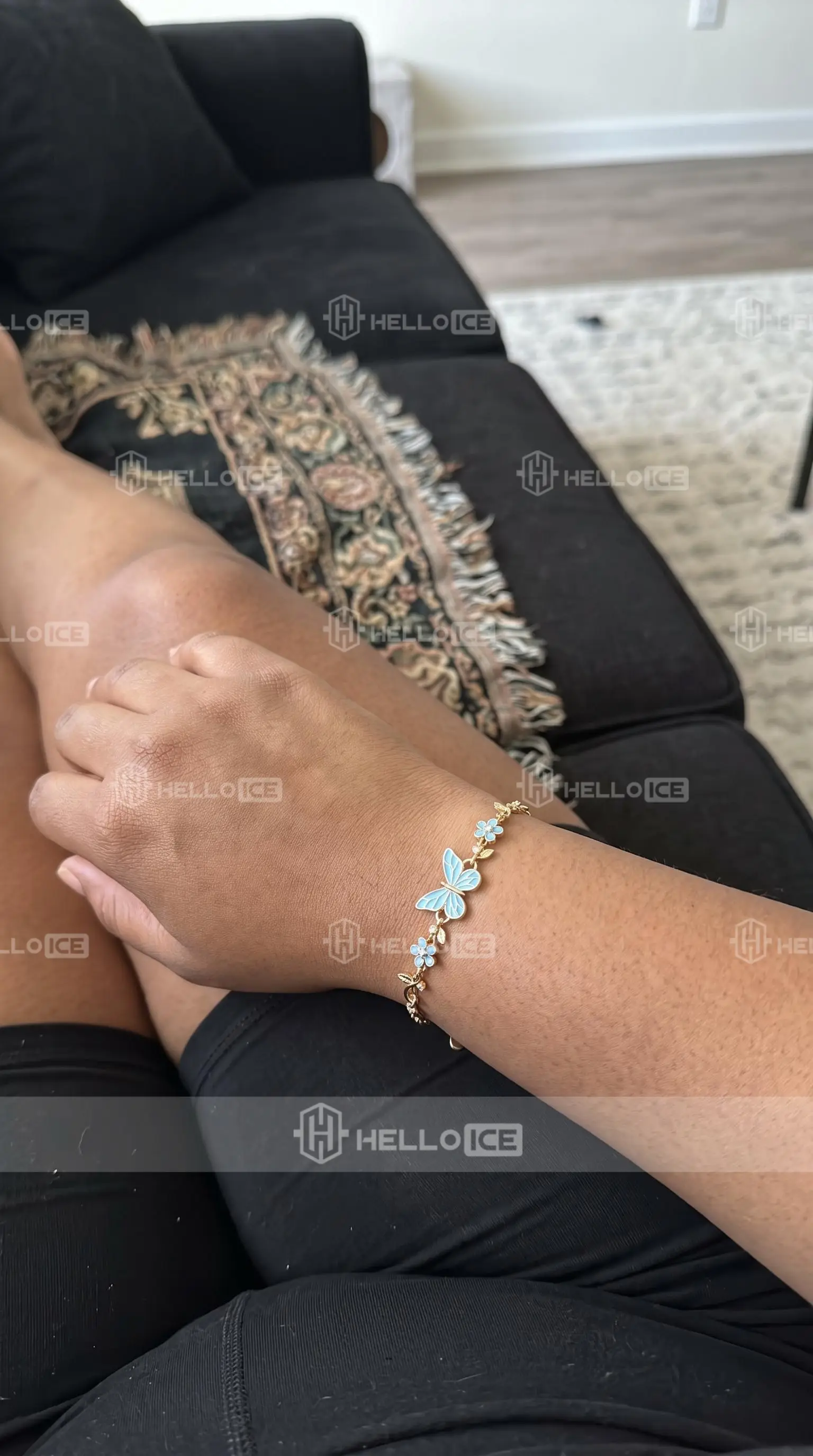 Helloice Review Image