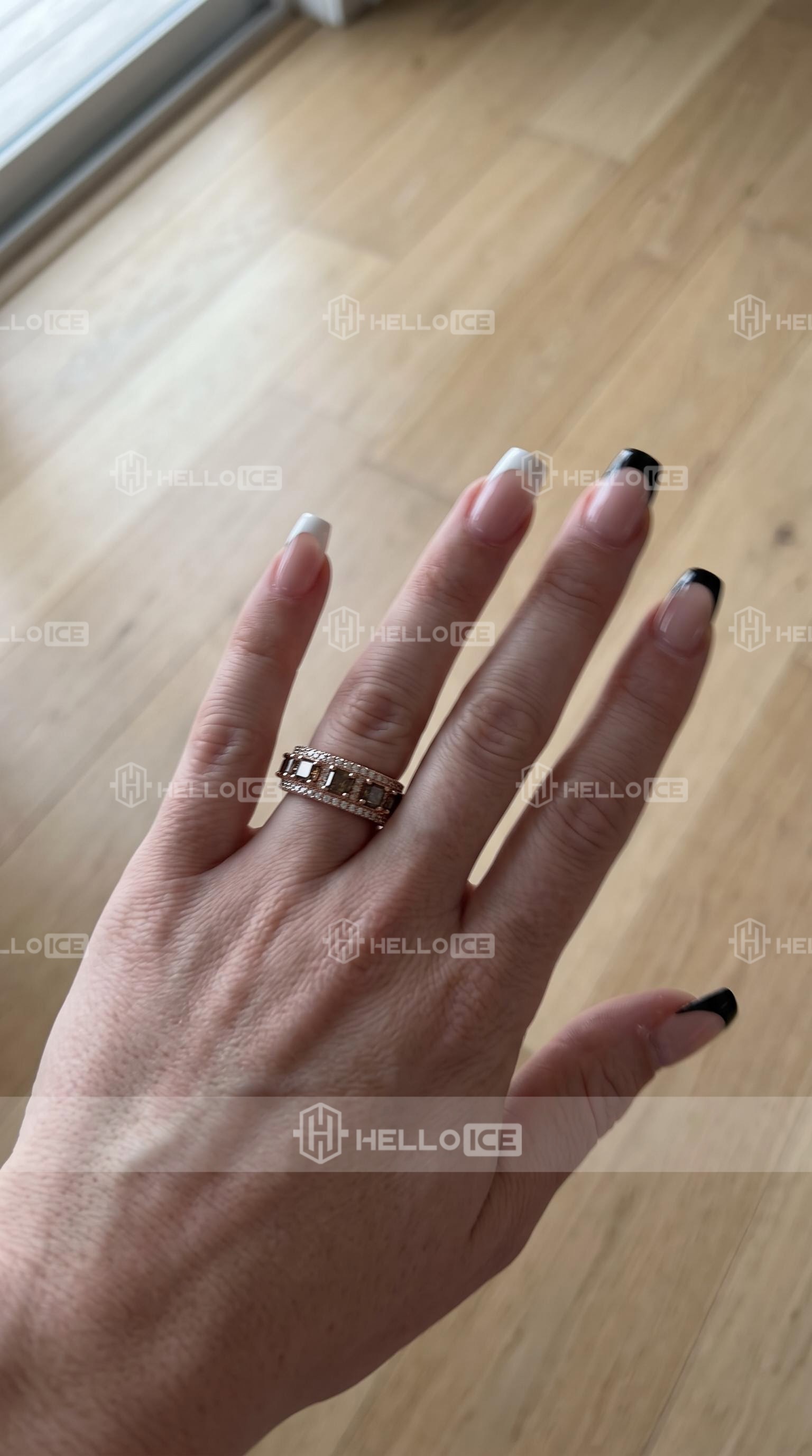 Helloice Review Image