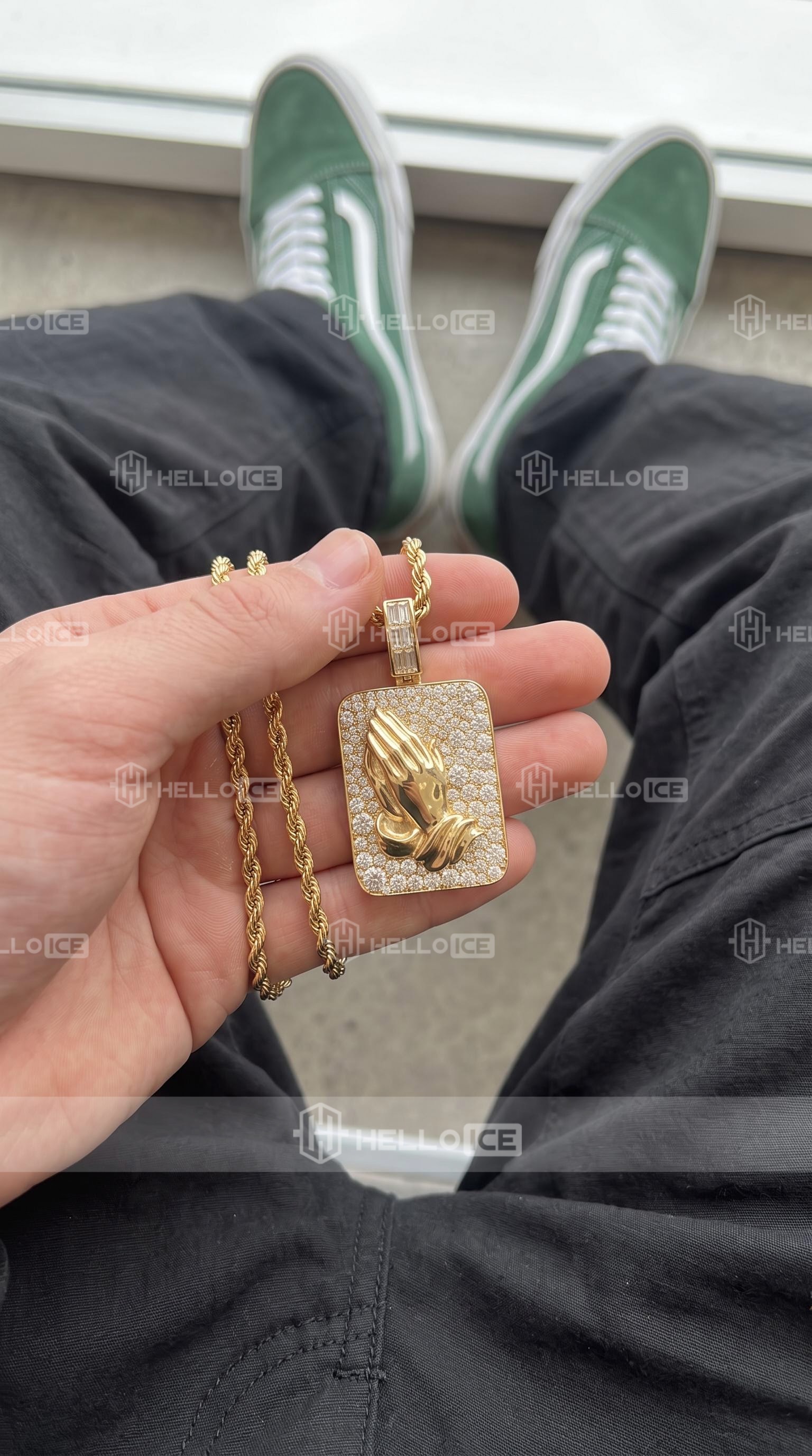 Helloice Review Image
