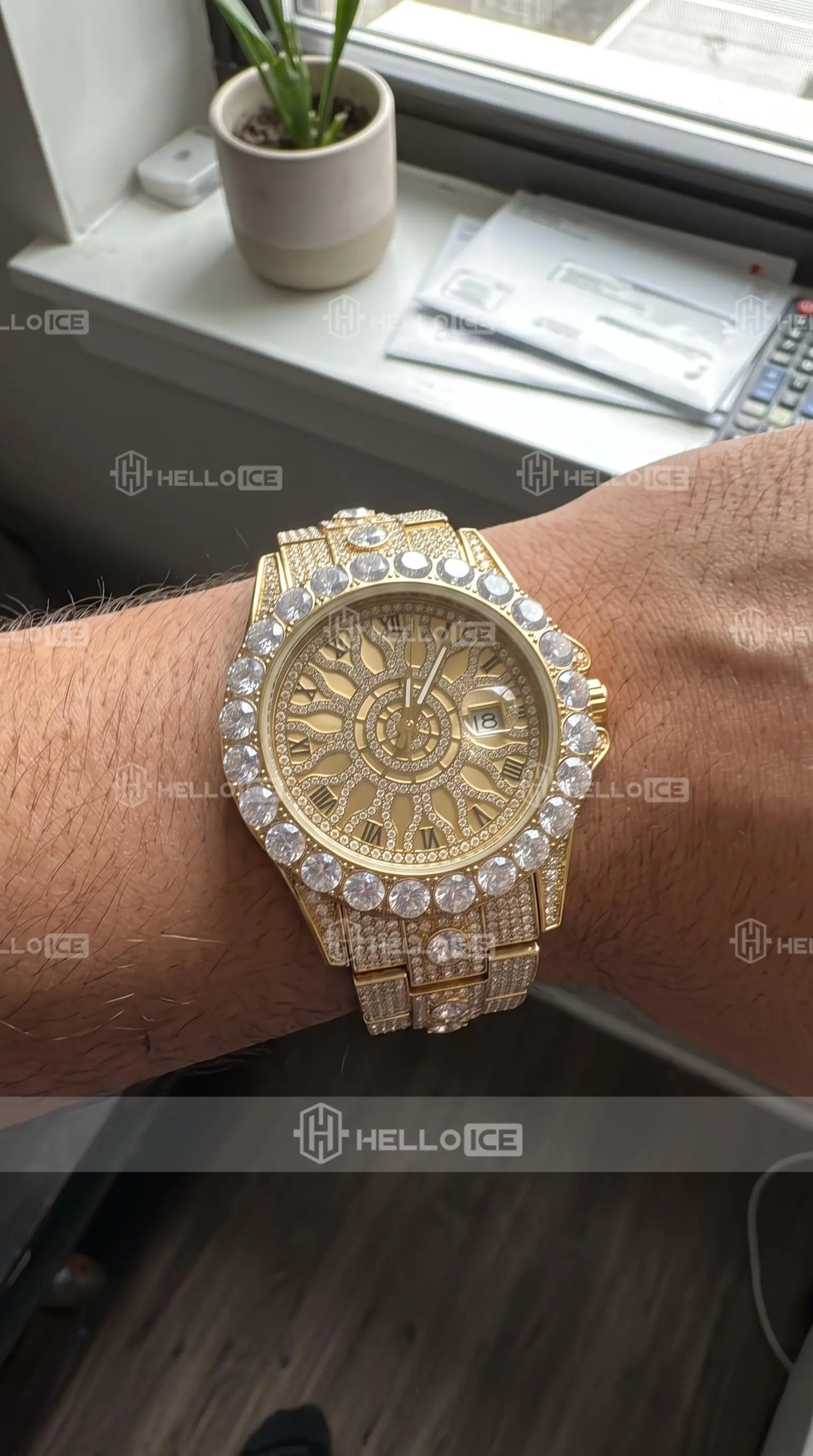 Helloice Review Image
