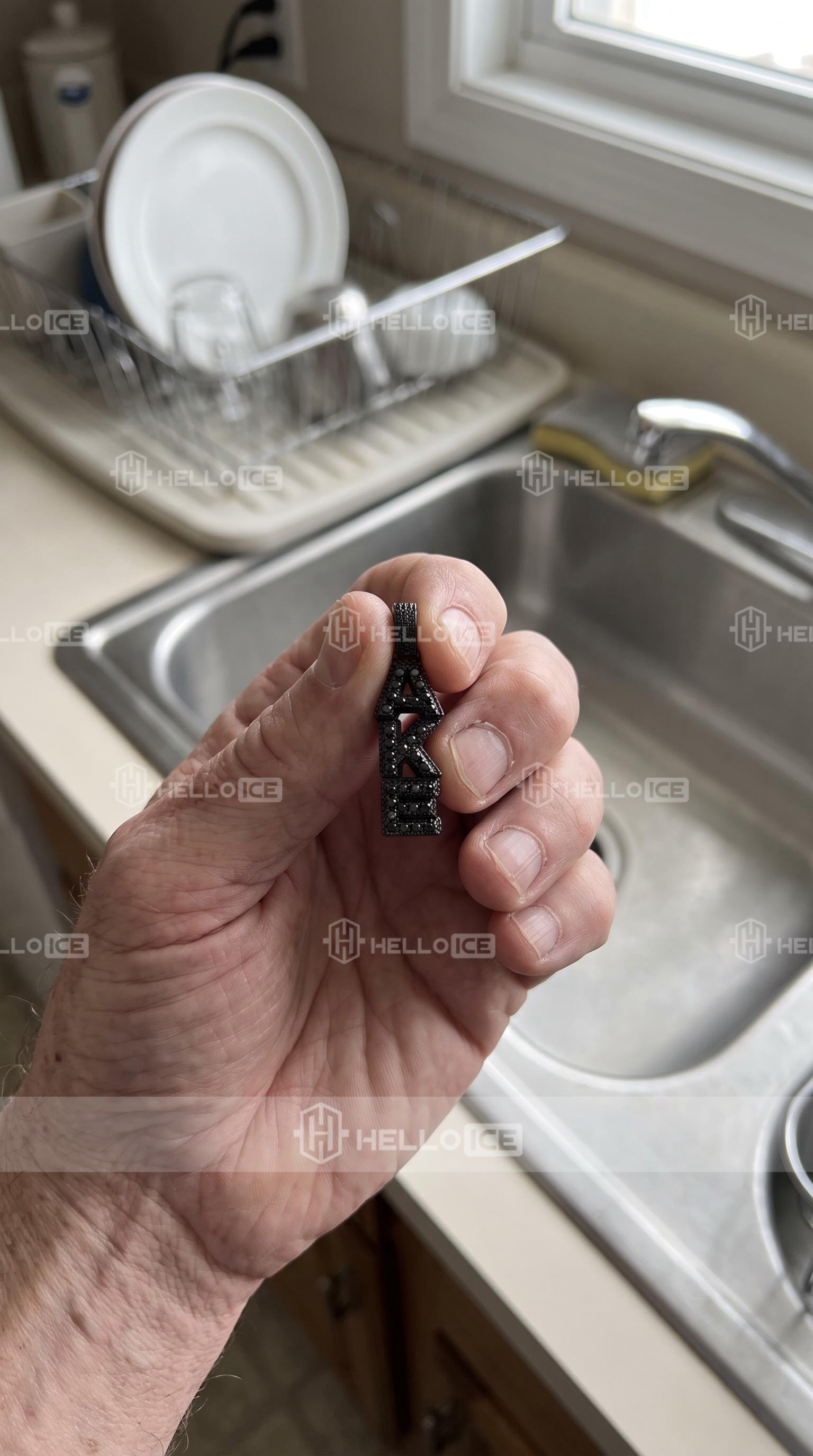 Helloice Review Image