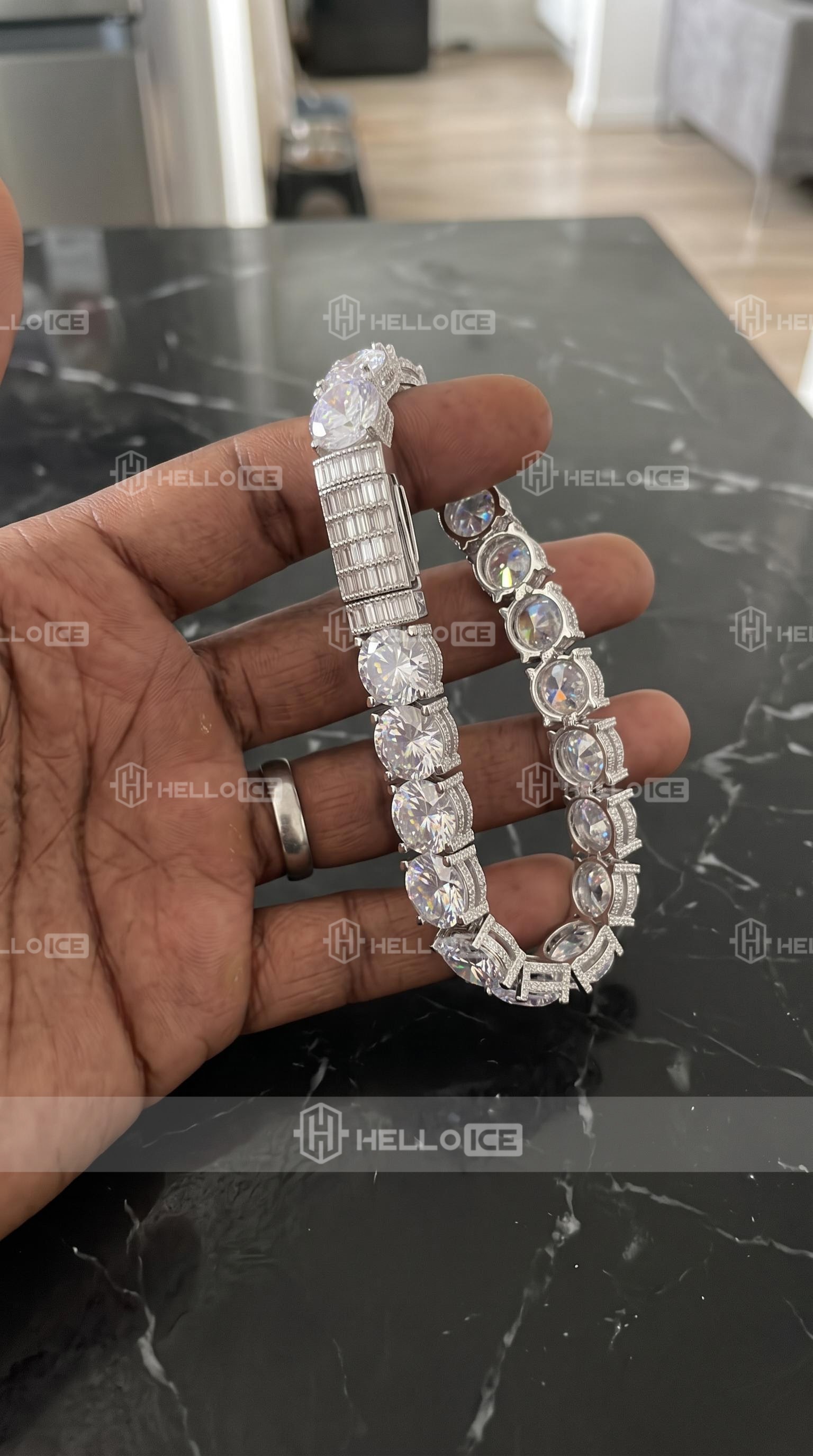 Helloice Review Image