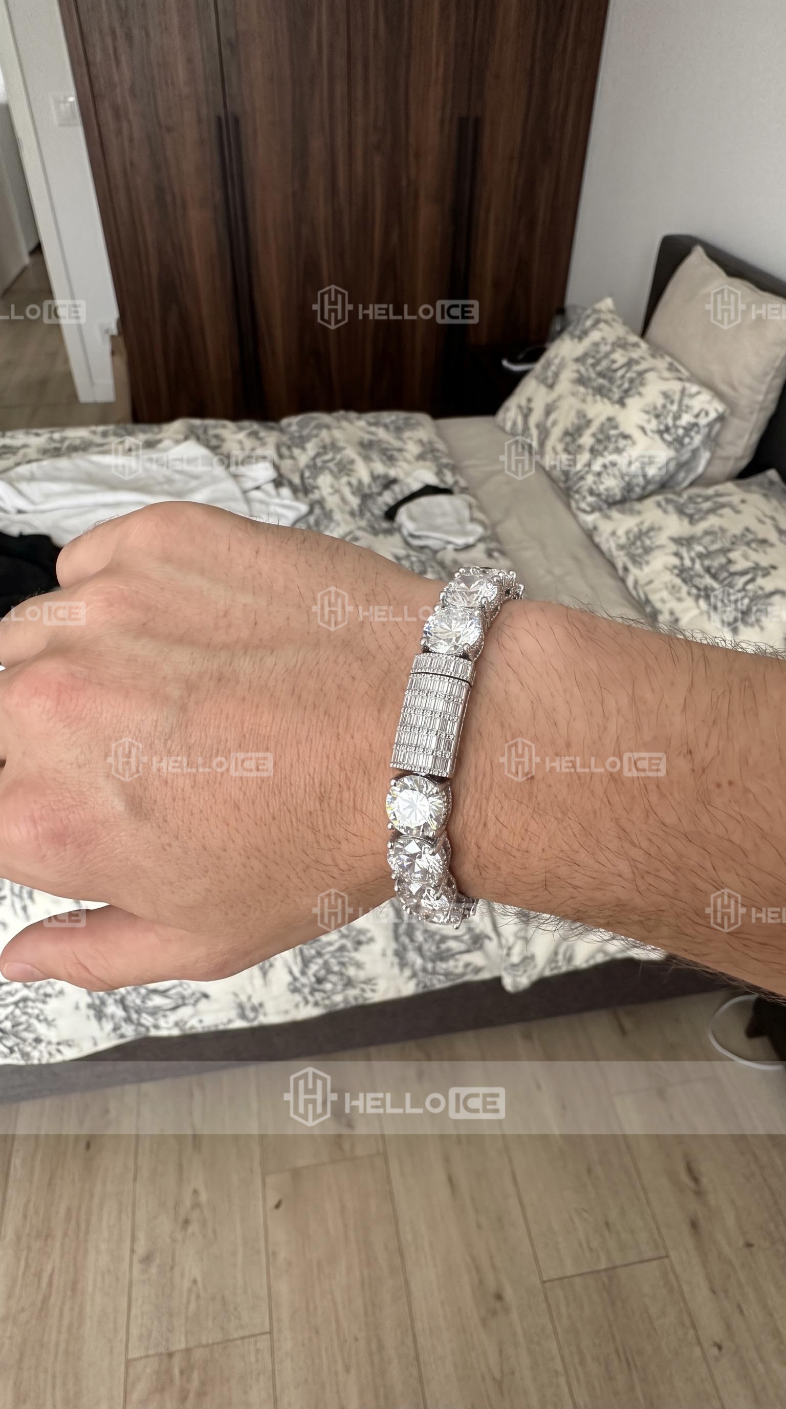 Helloice Review Image