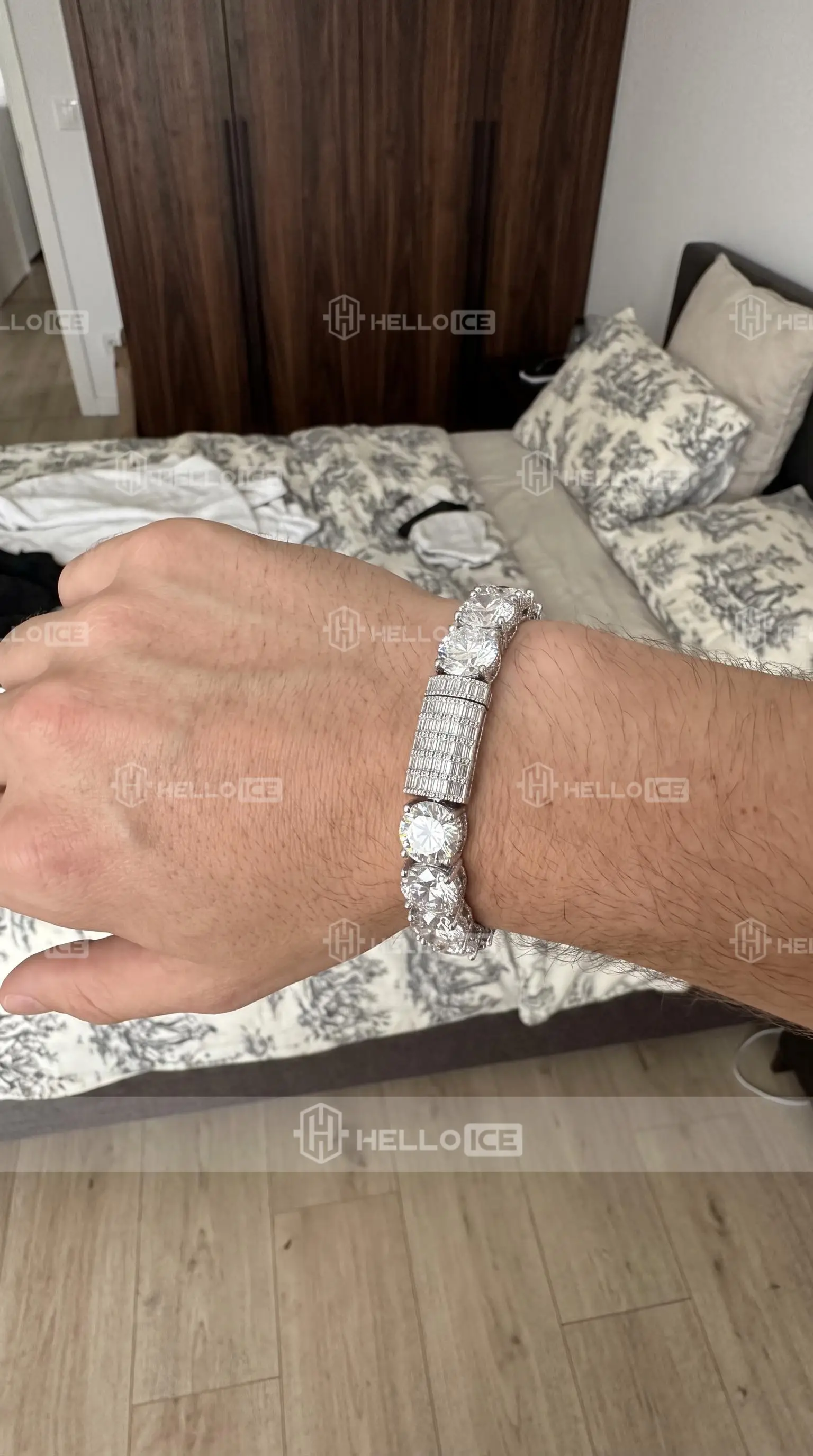 Helloice Review Image