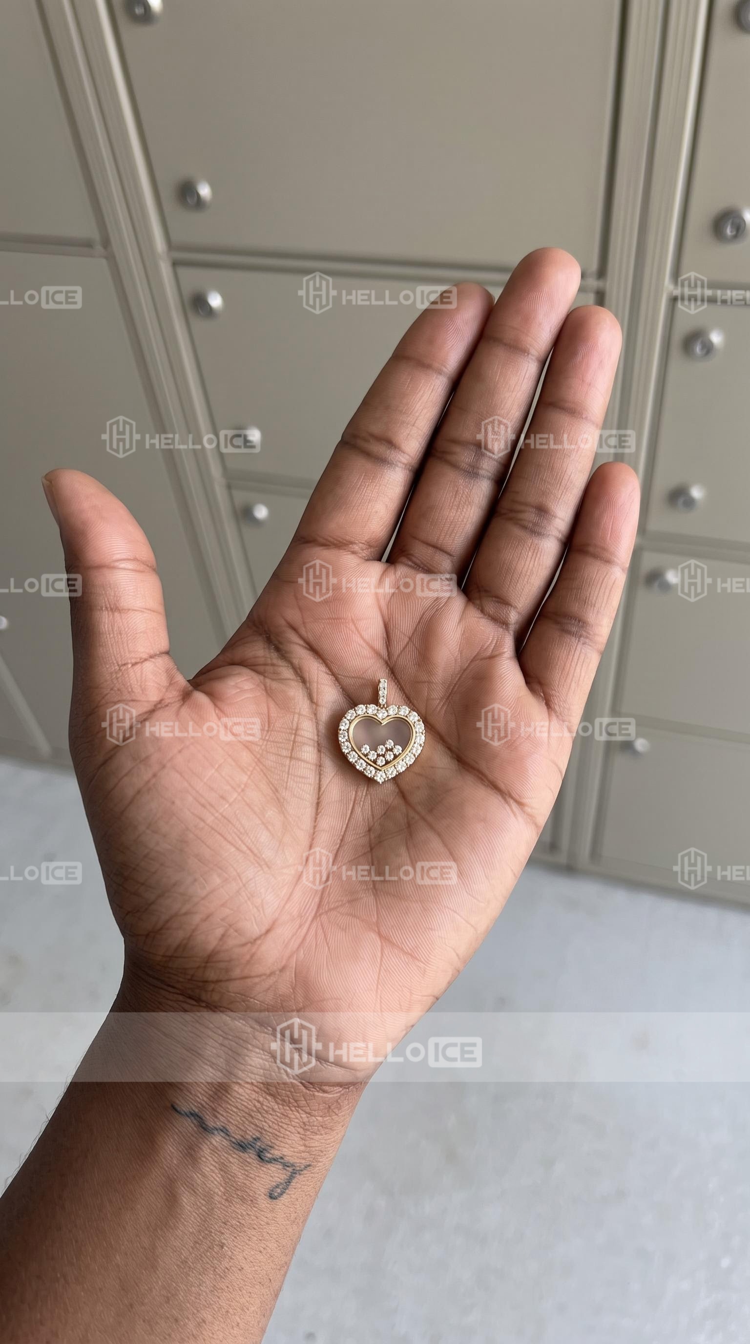 Helloice Review Image
