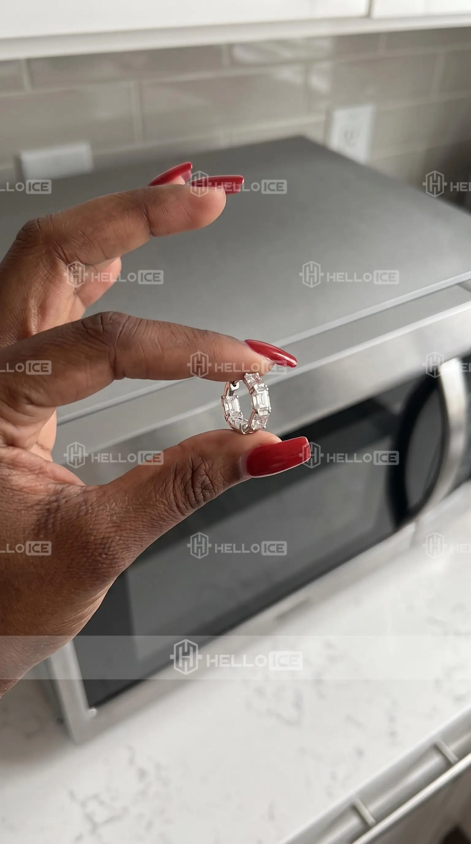 Helloice Review Image