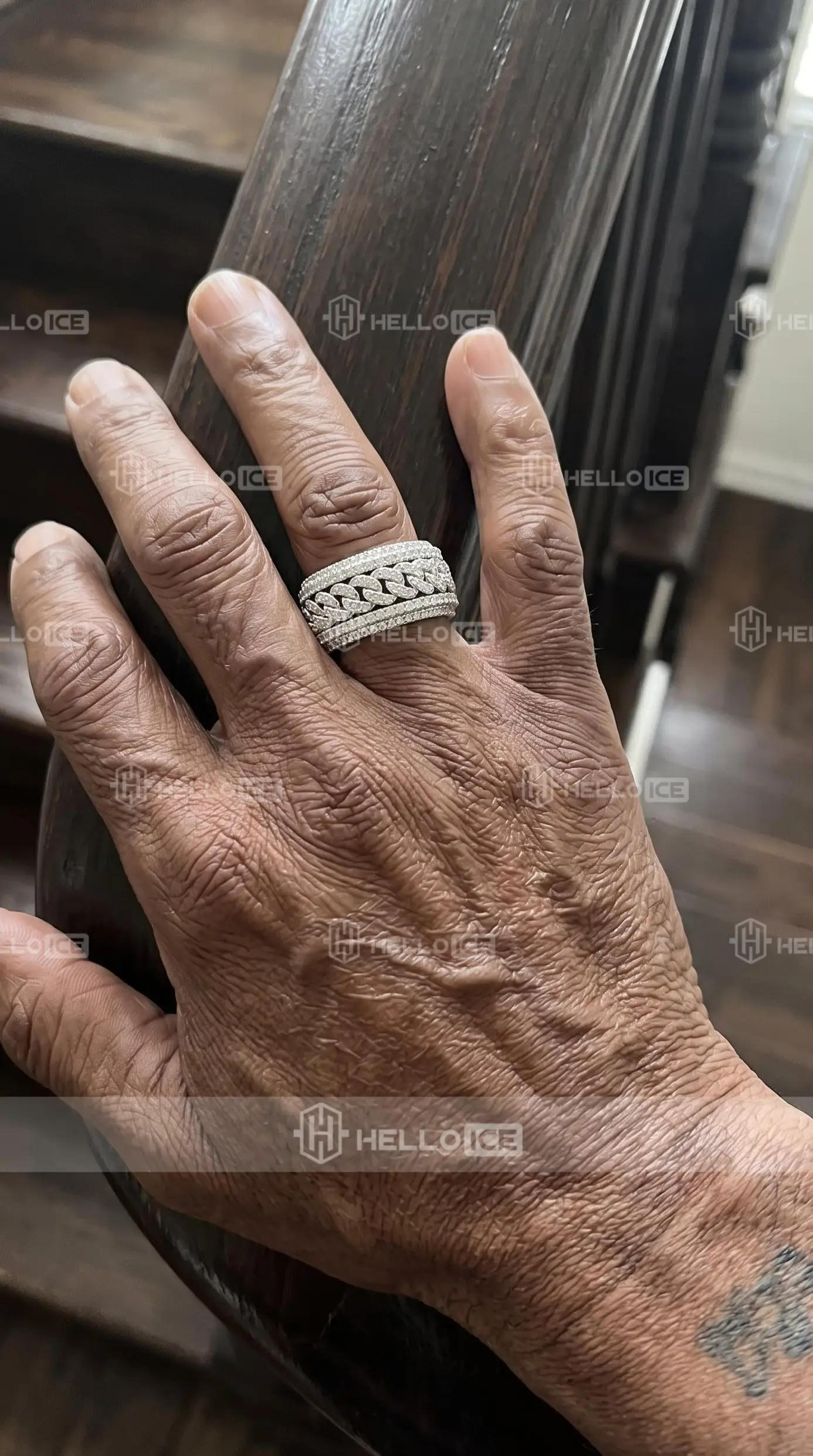 Helloice Review Image