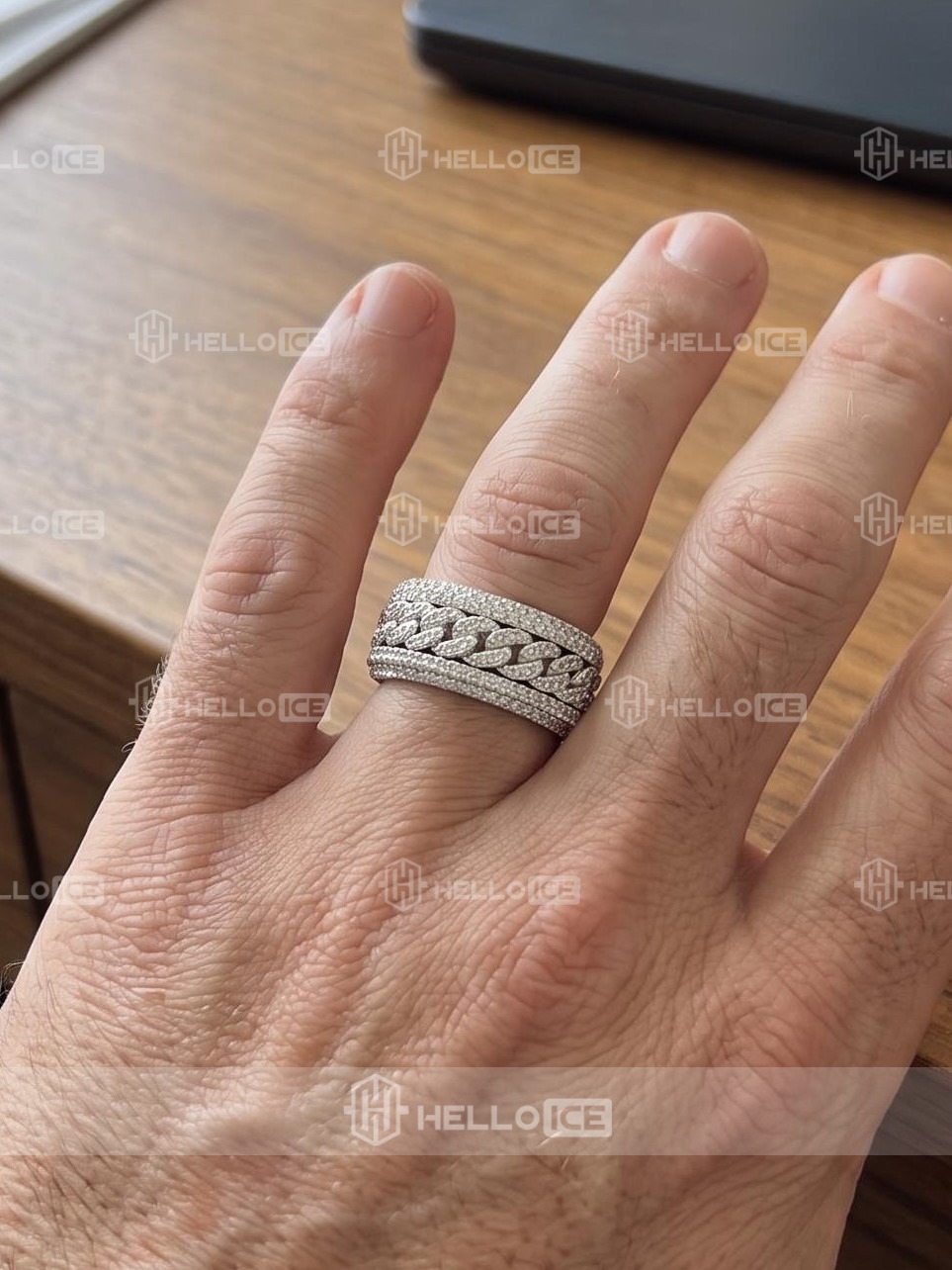 Helloice Review Image