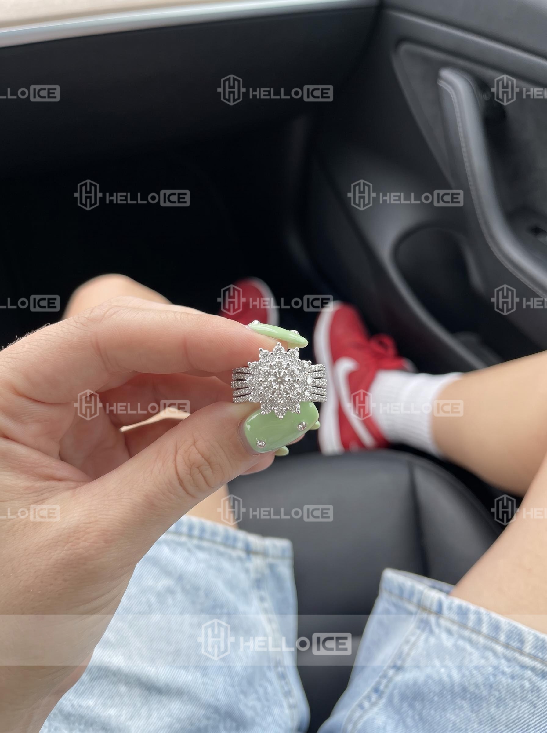 Helloice Review Image