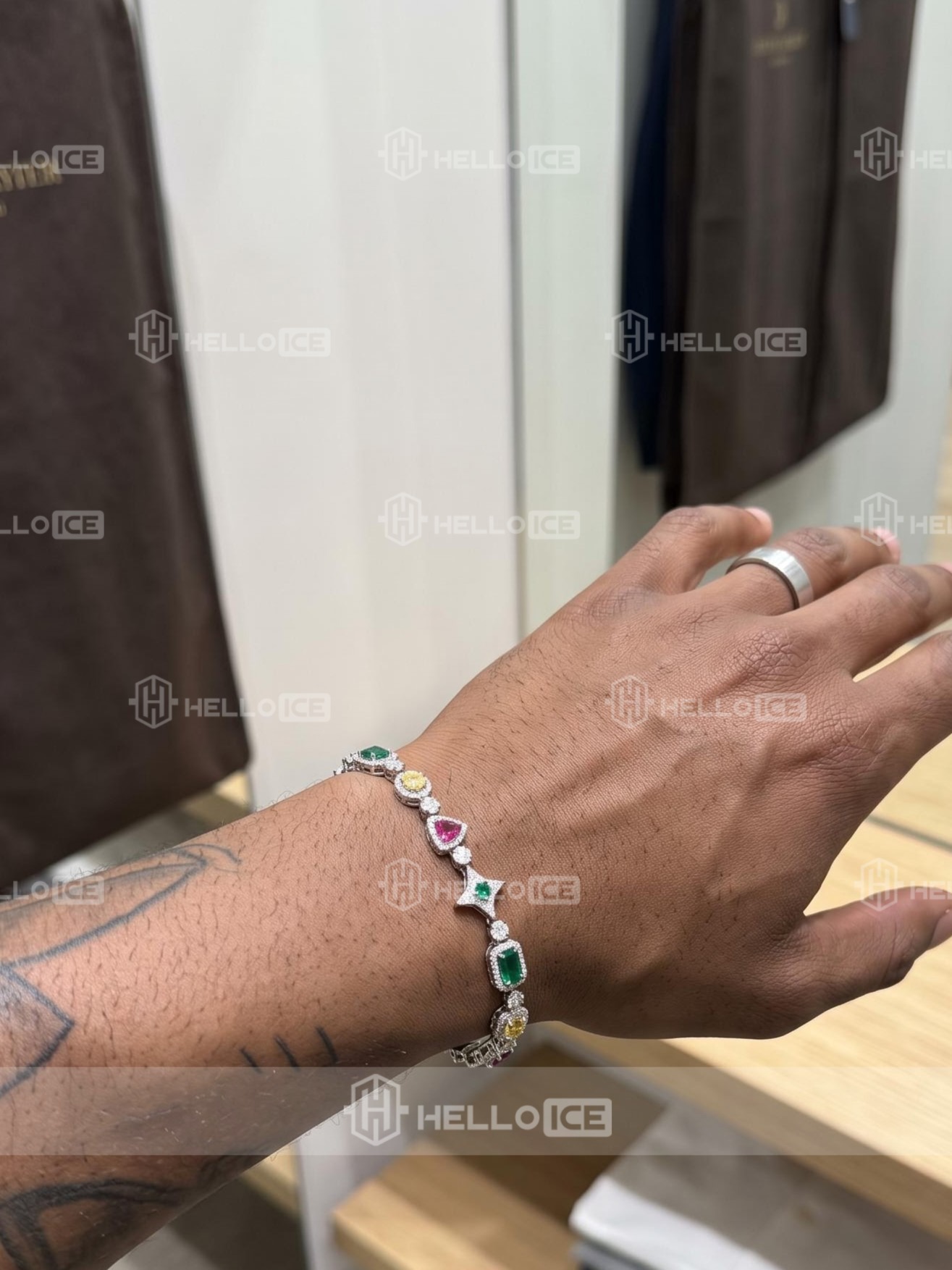 Helloice Review Image
