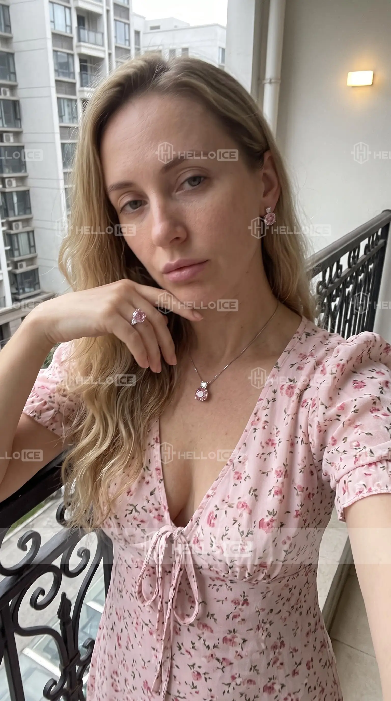Helloice Review Image