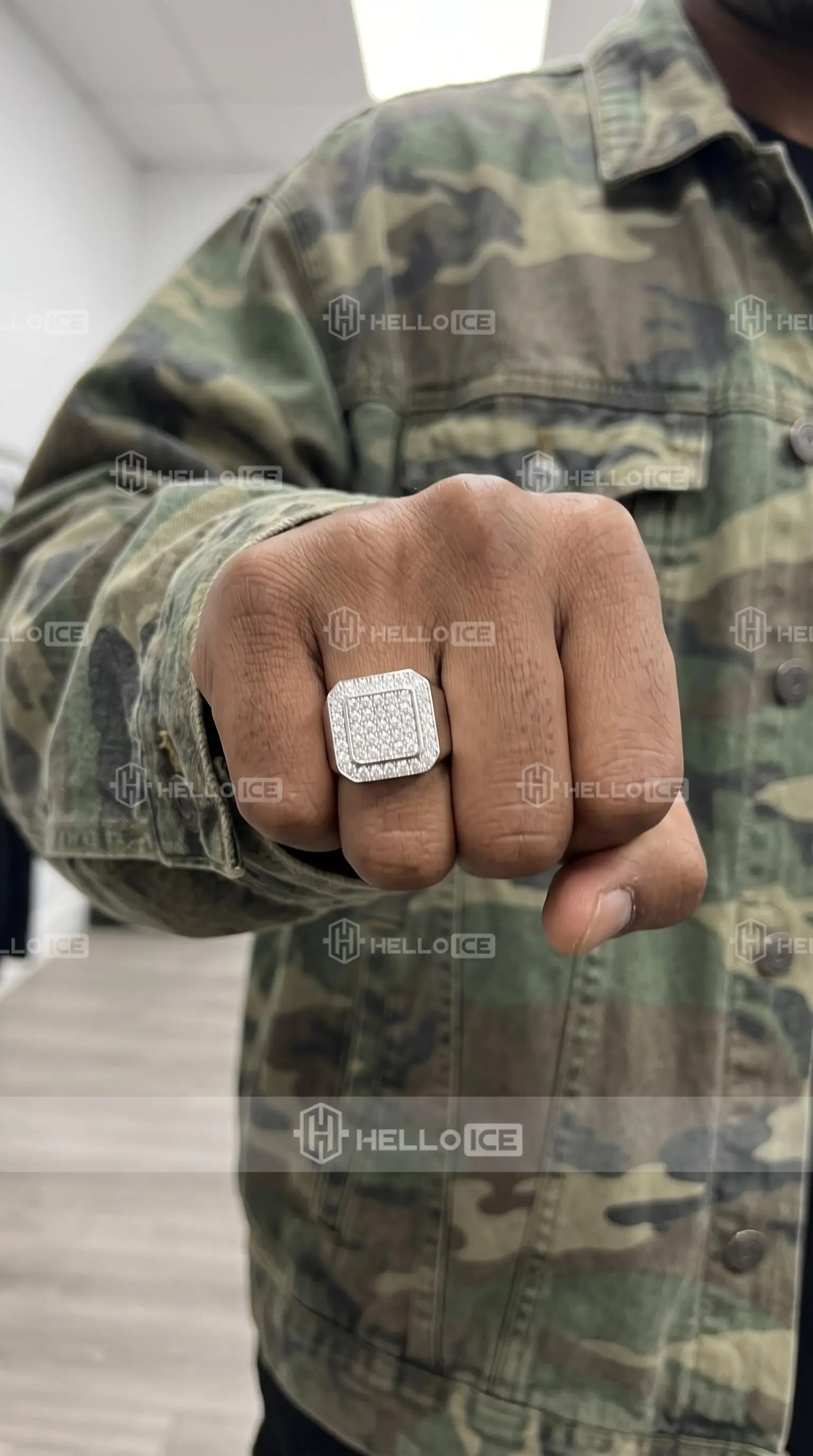 Helloice Review Image