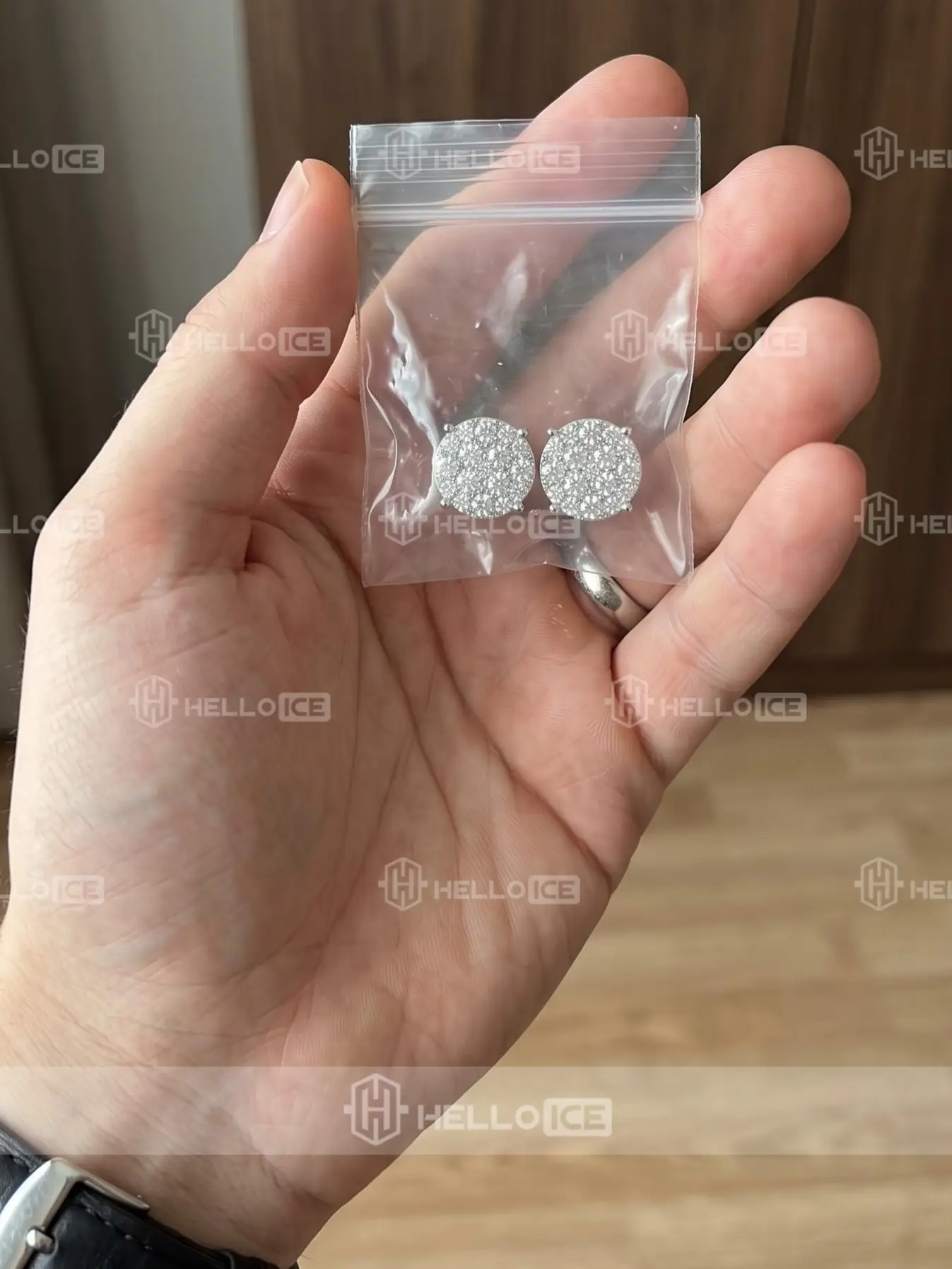 Helloice Review Image