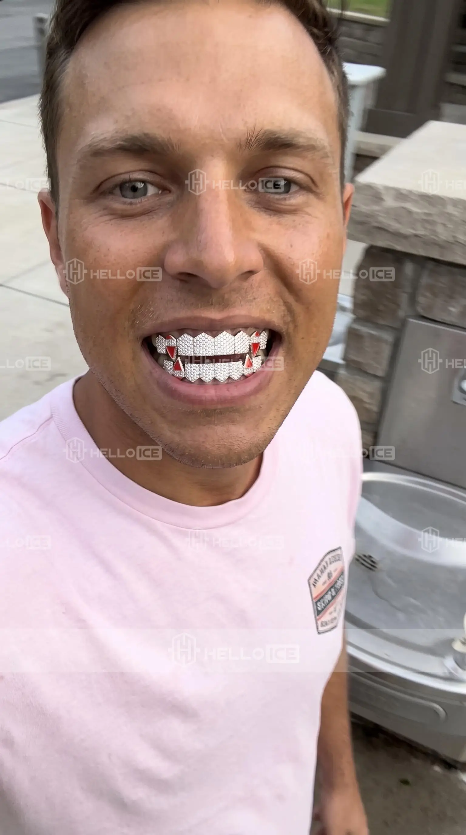Helloice Review Image