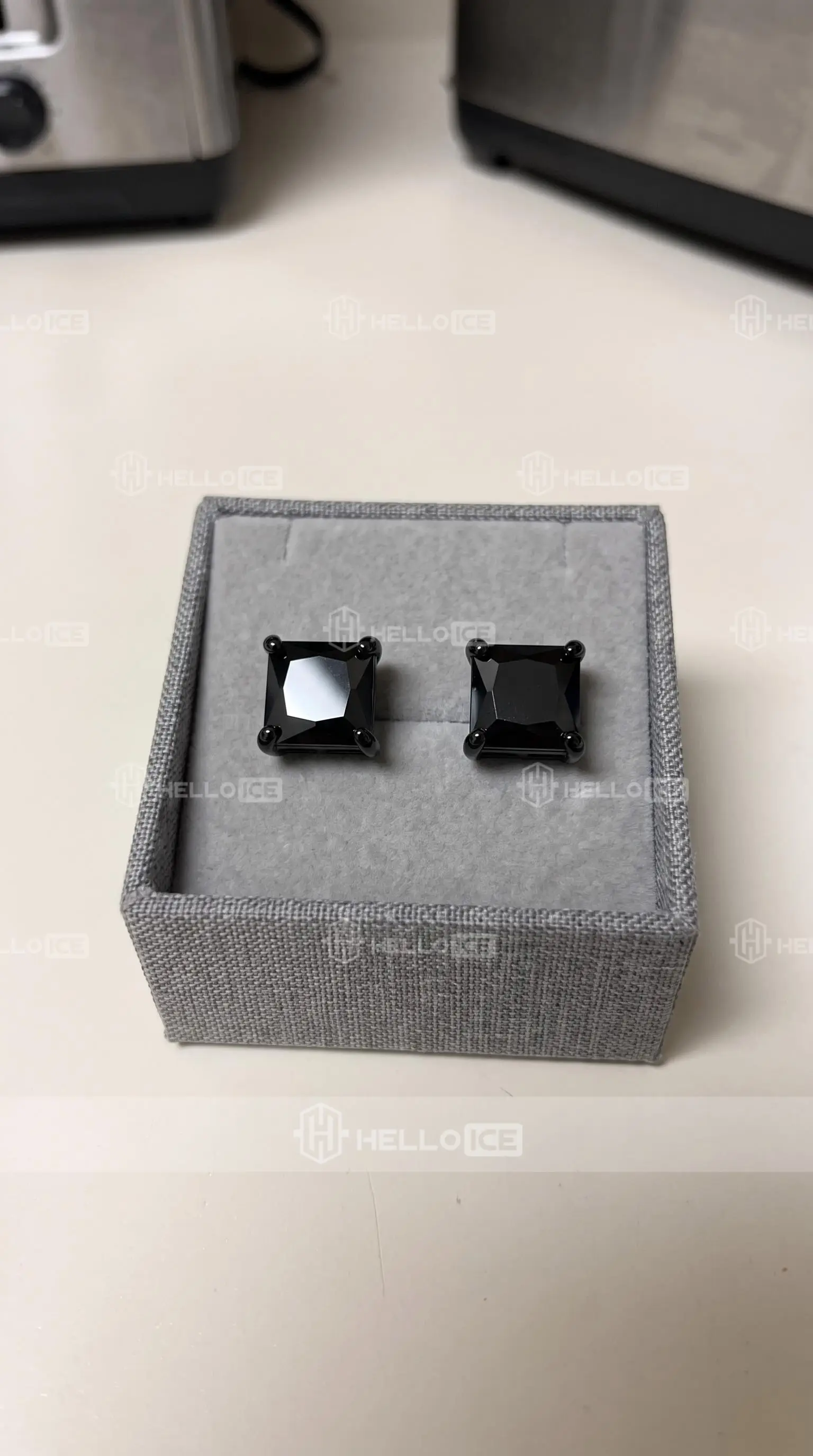 Helloice Review Image