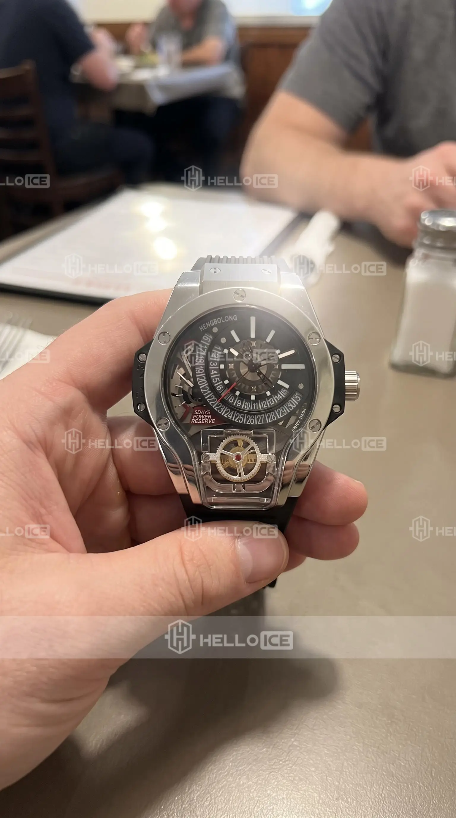 Helloice Review Image