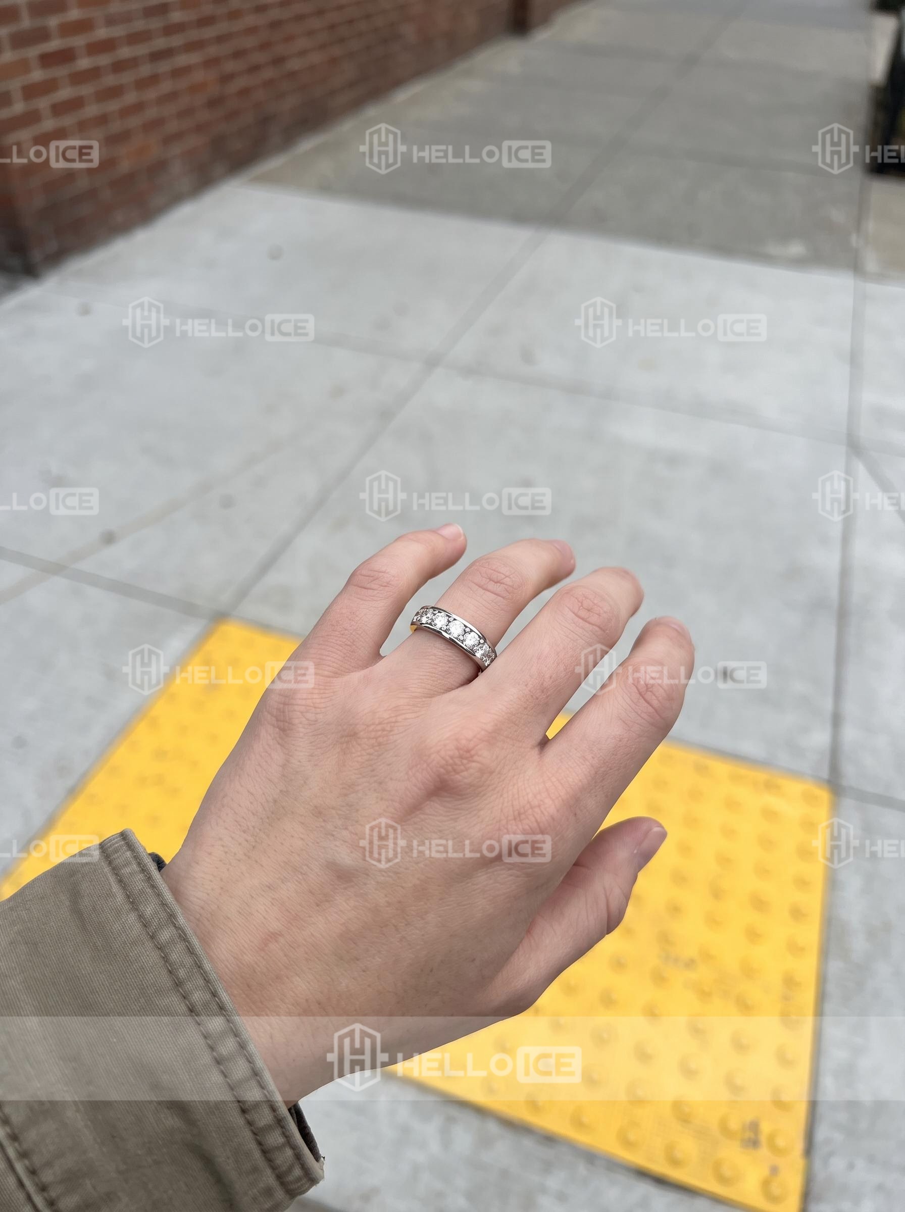 Helloice Review Image