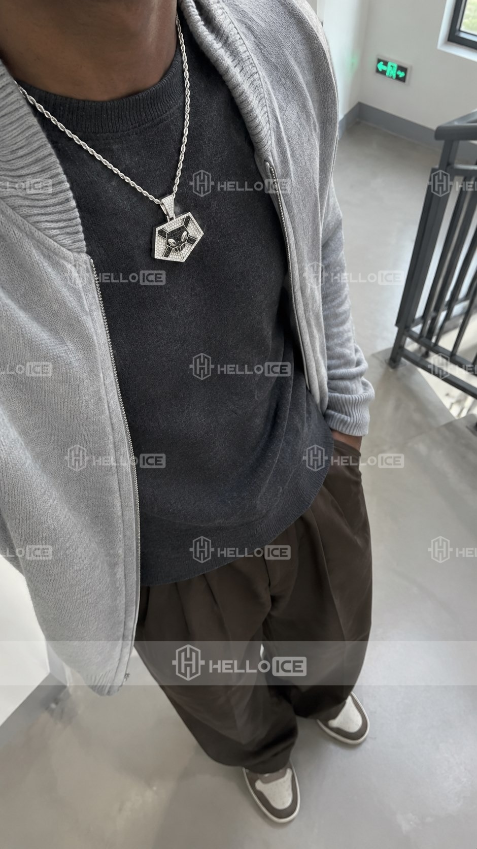 Helloice Review Image