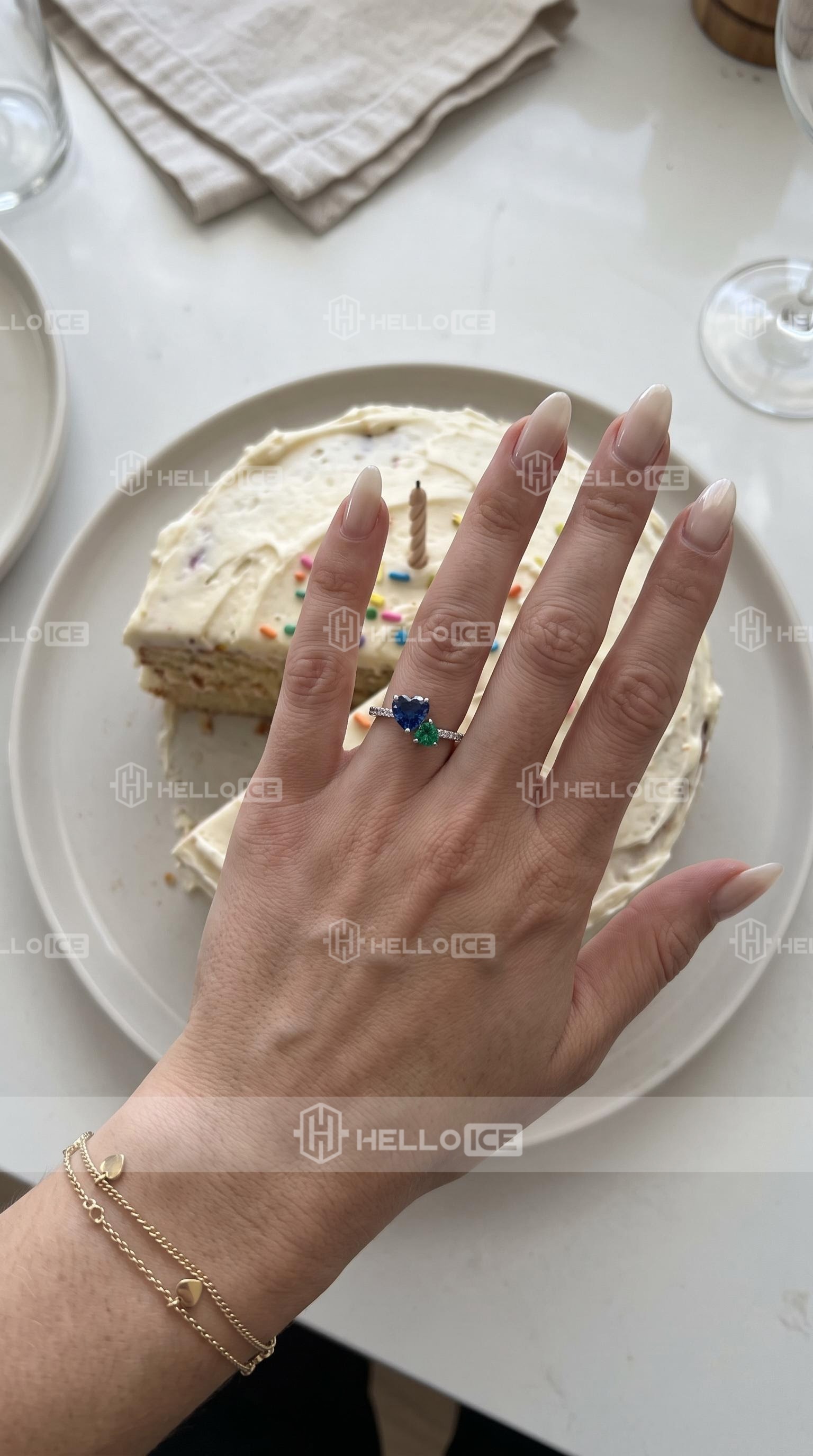 Helloice Review Image