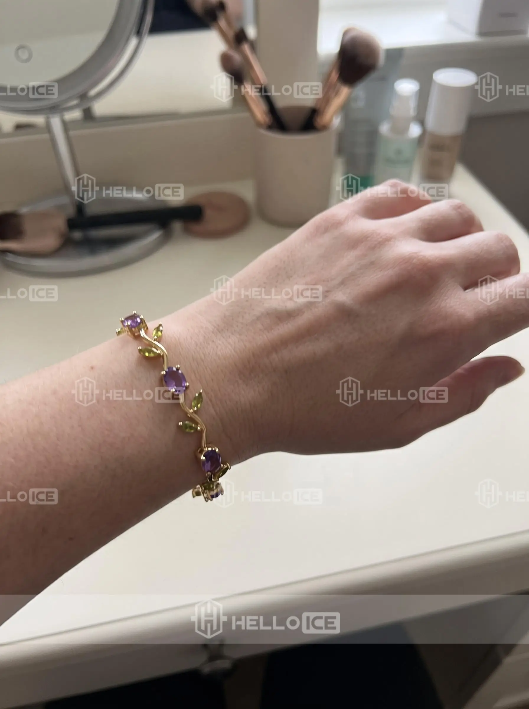 Helloice Review Image