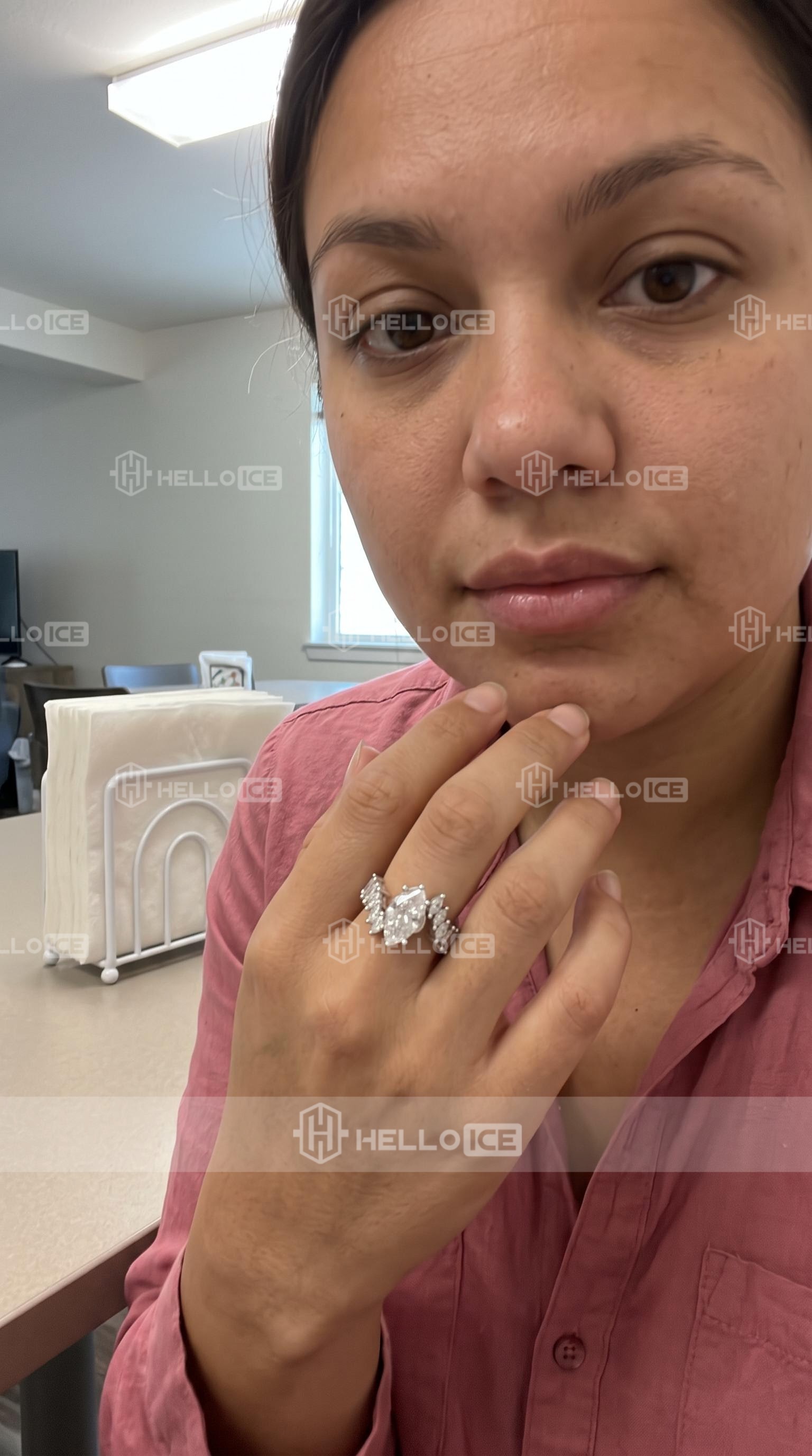 Helloice Review Image