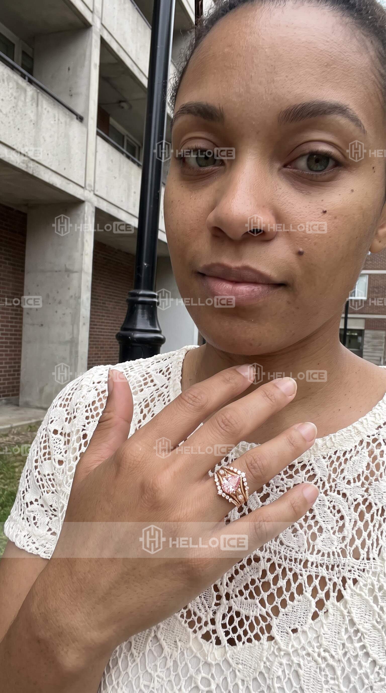 Helloice Review Image