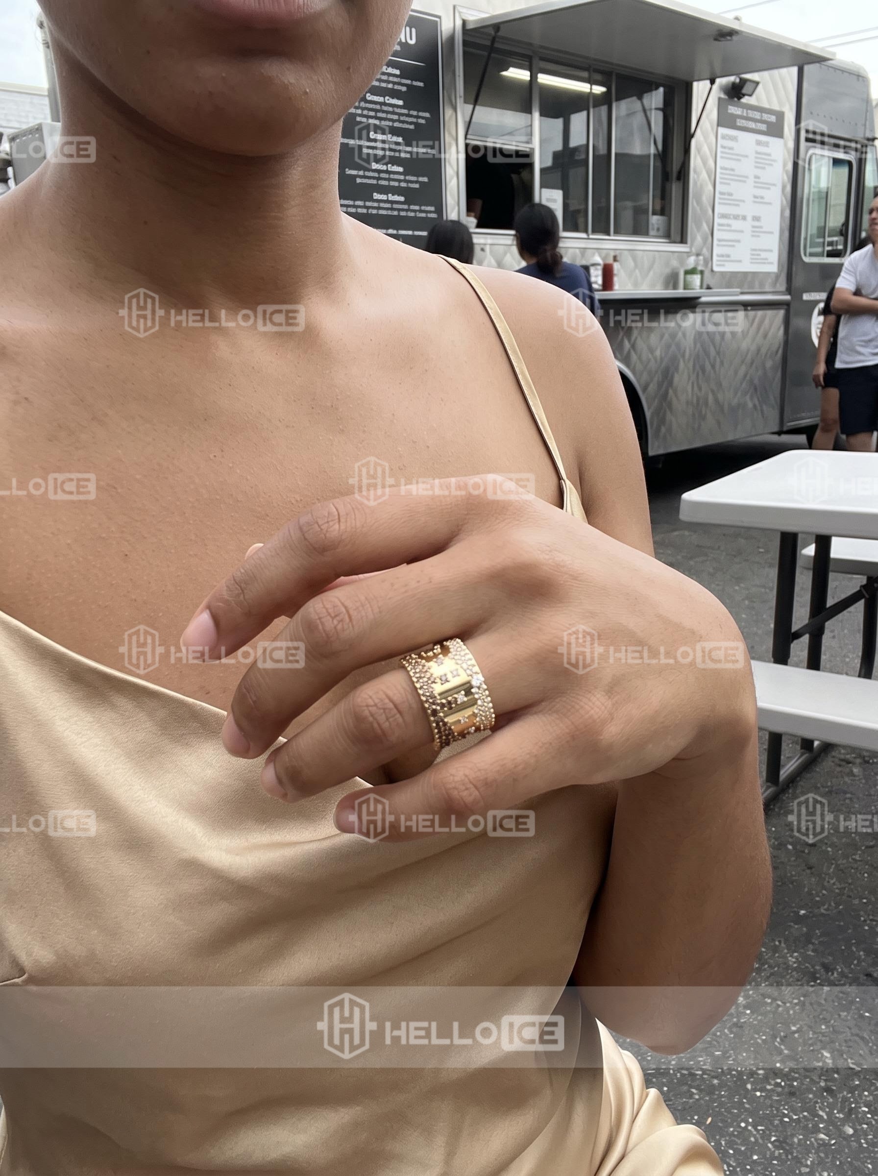 Helloice Review Image