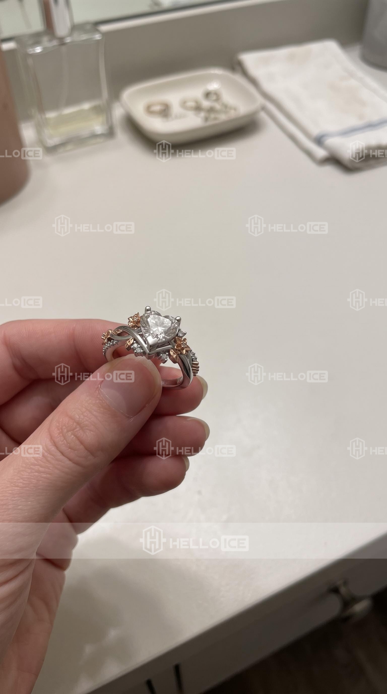 Helloice Review Image