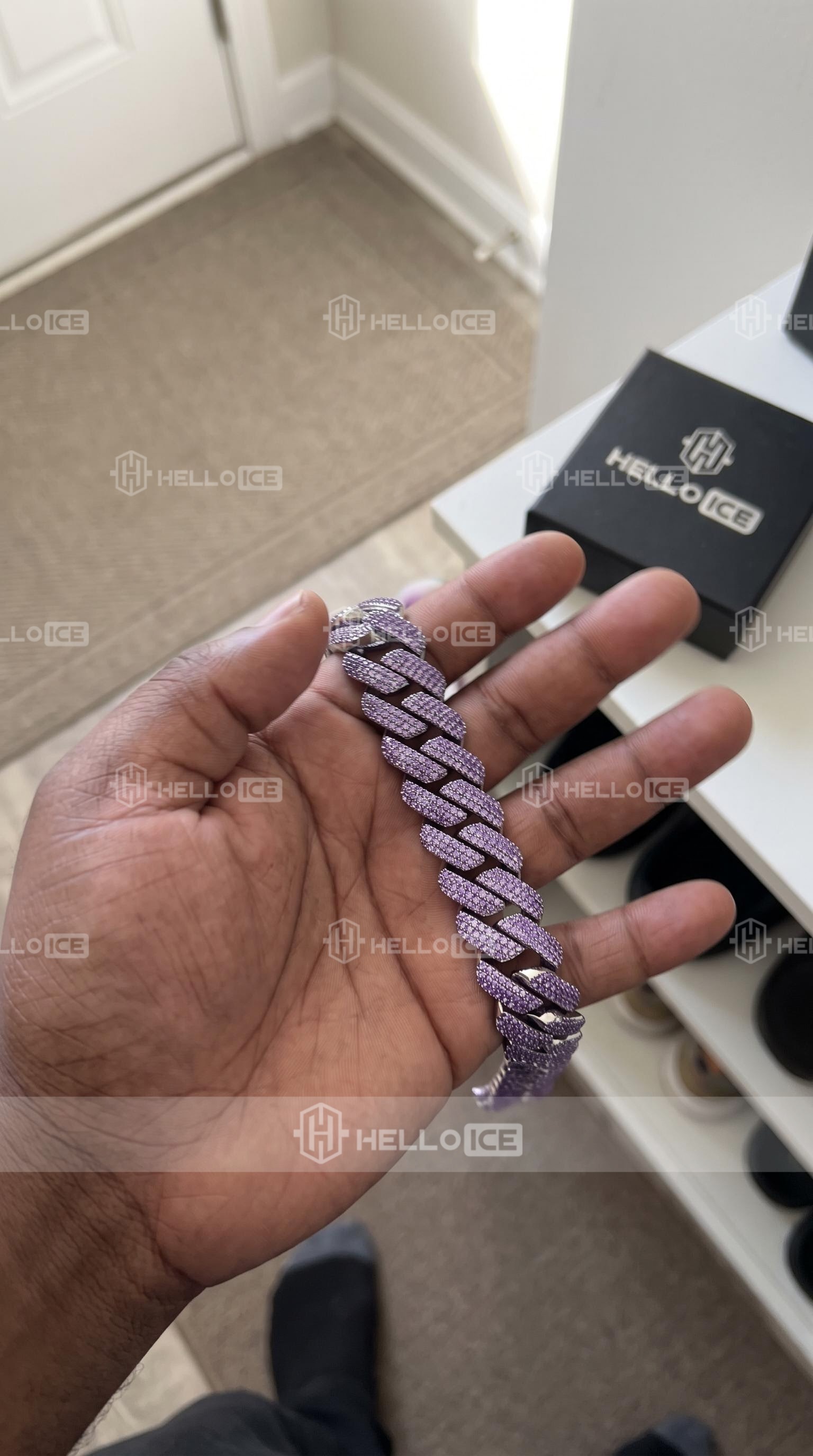 Helloice Review Image
