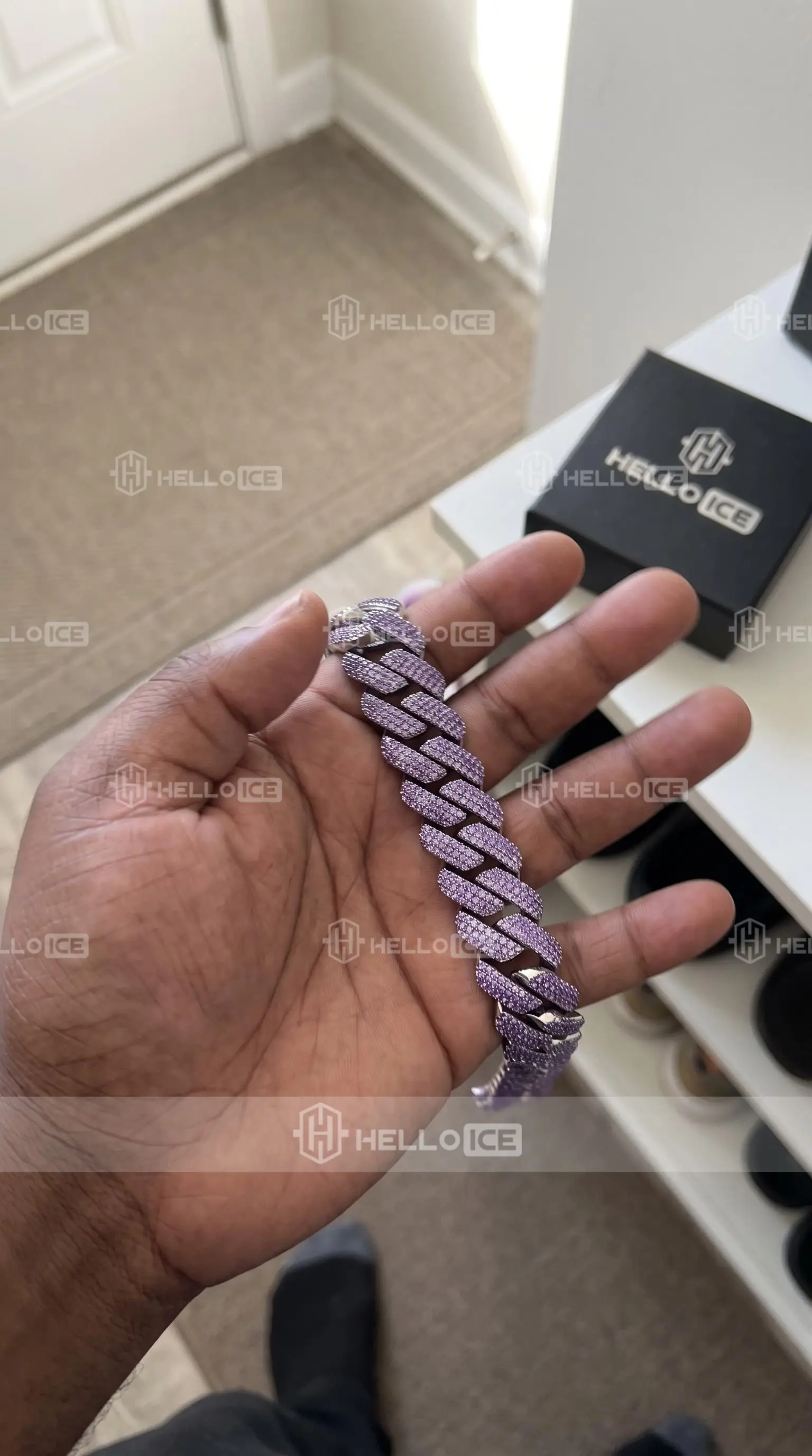 Helloice Review Image