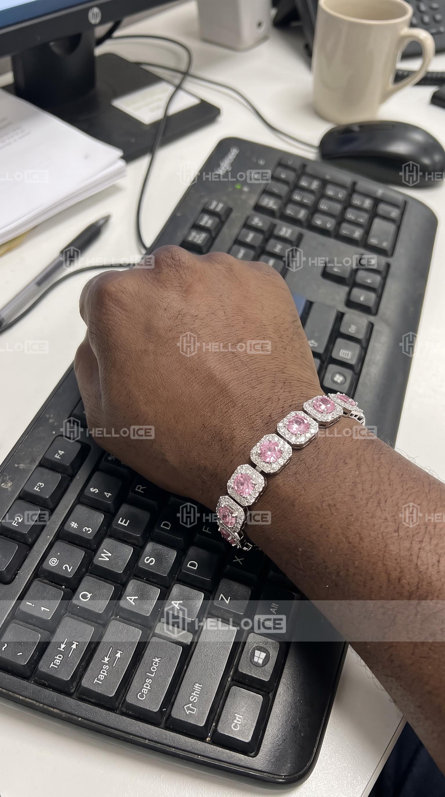 Helloice Review Image