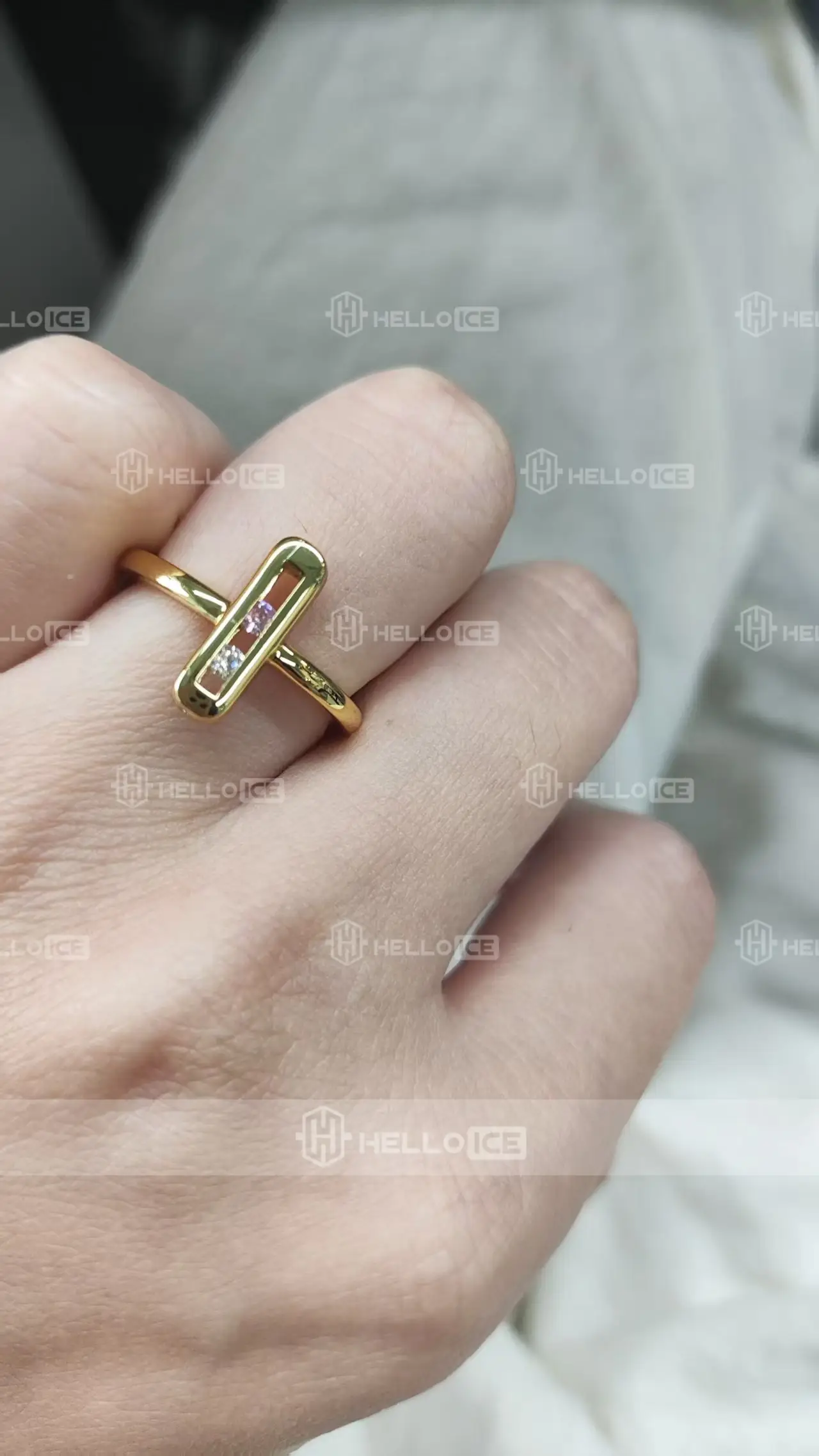 Helloice Review Image