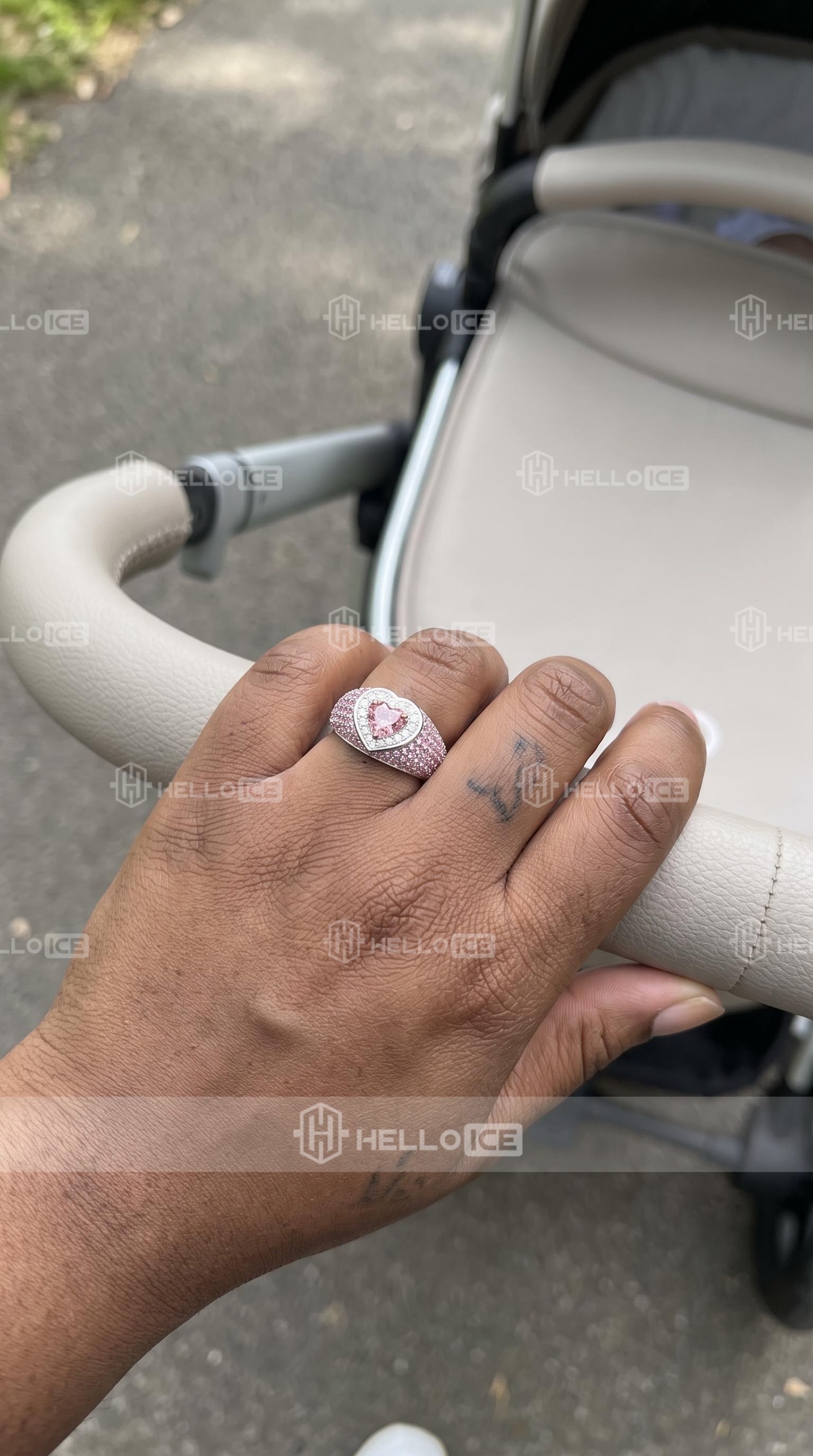 Helloice Review Image