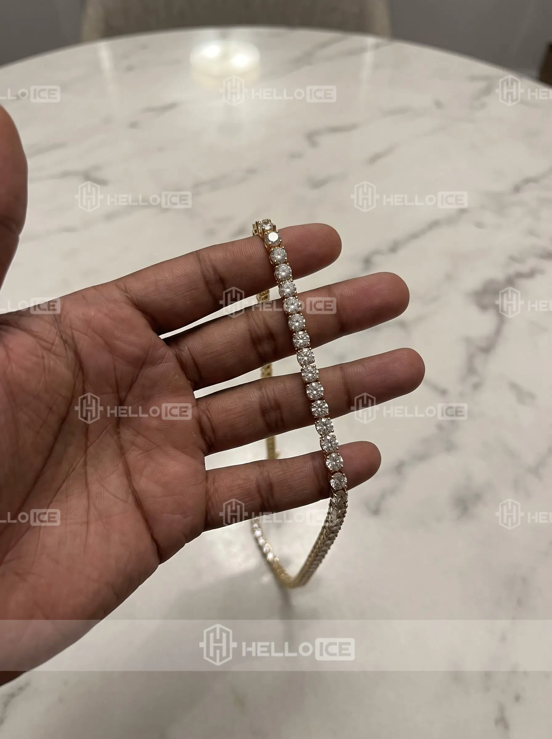 Helloice Review Image