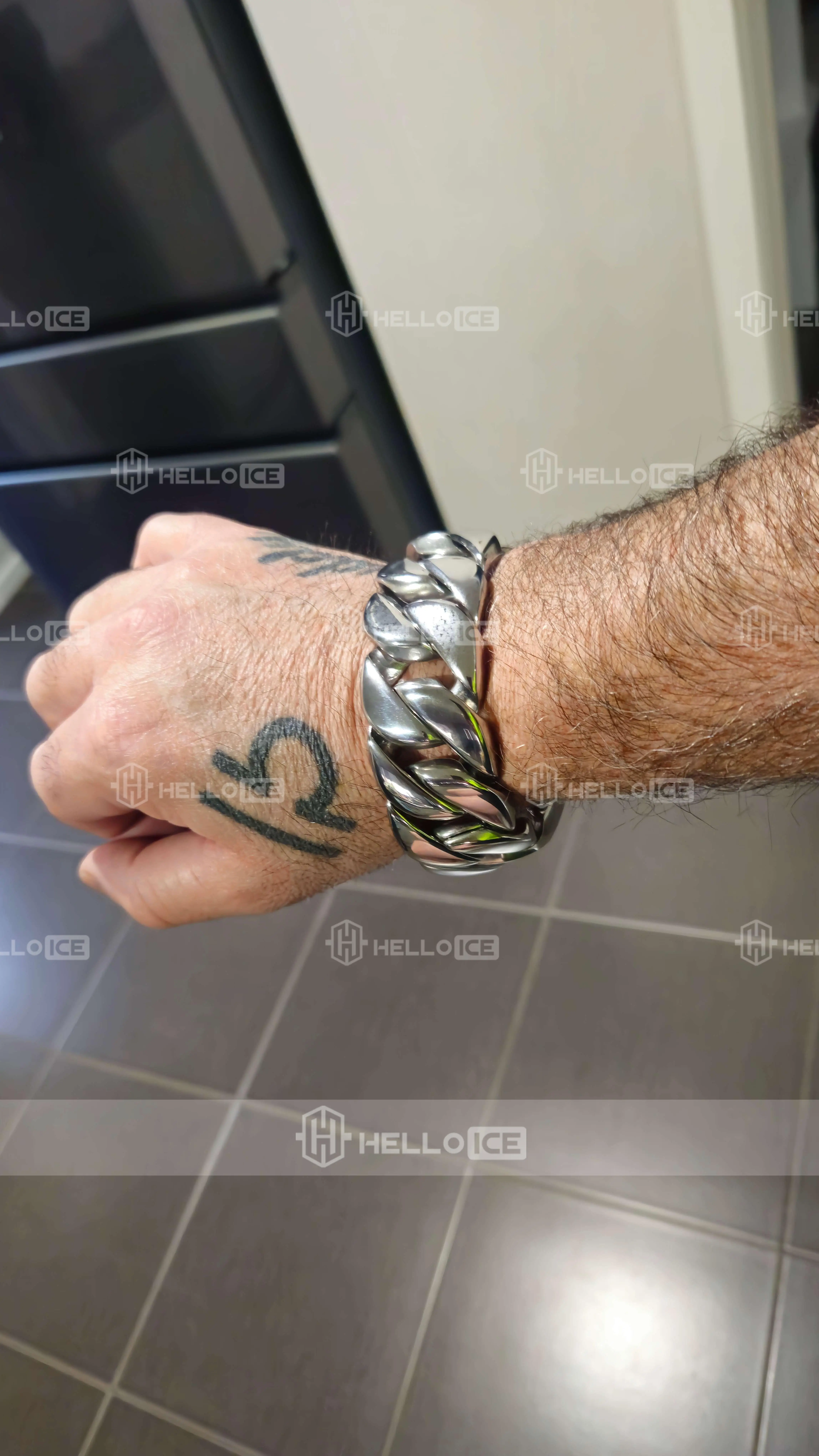 Helloice Review Image
