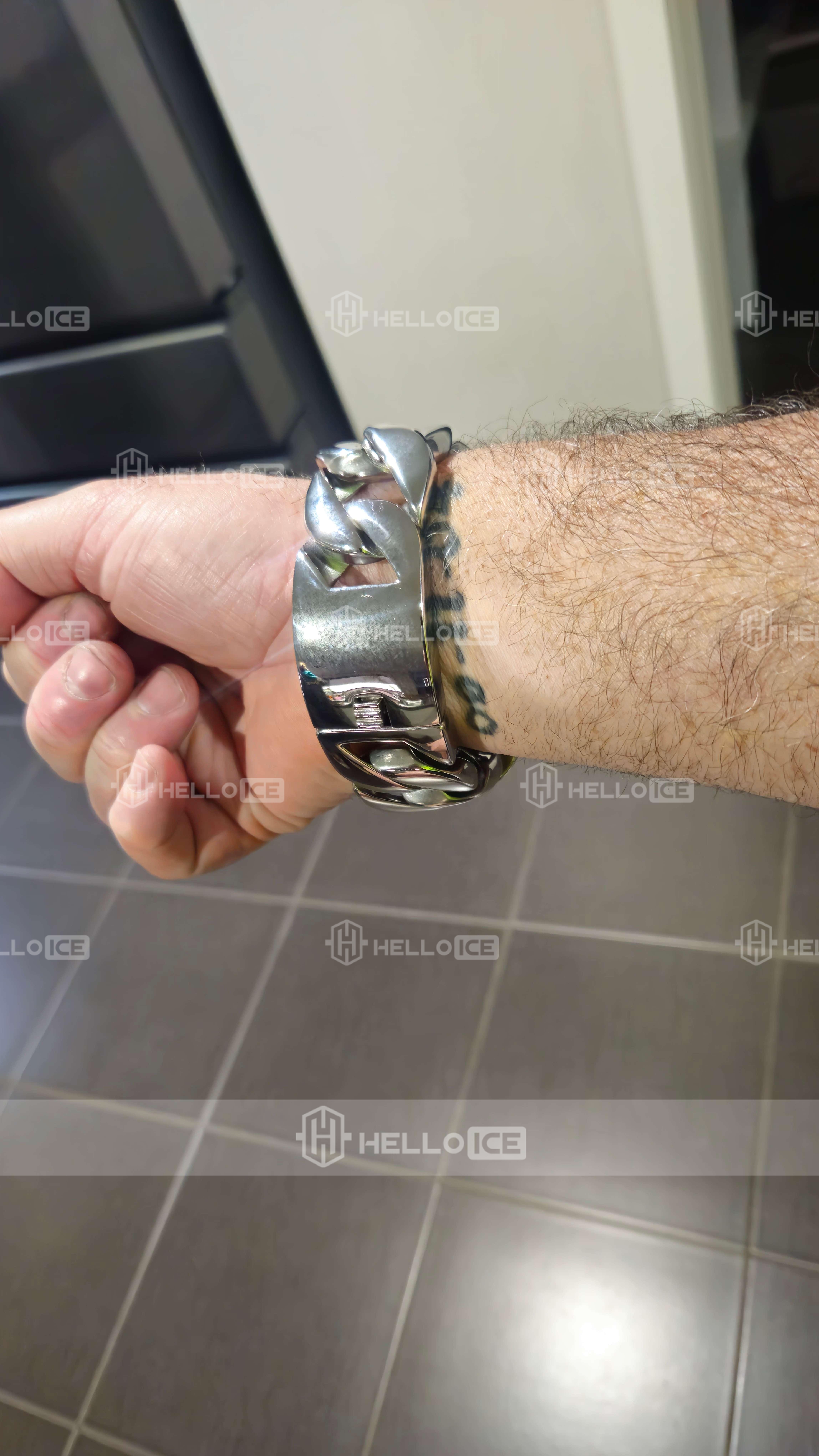 Helloice Review Image
